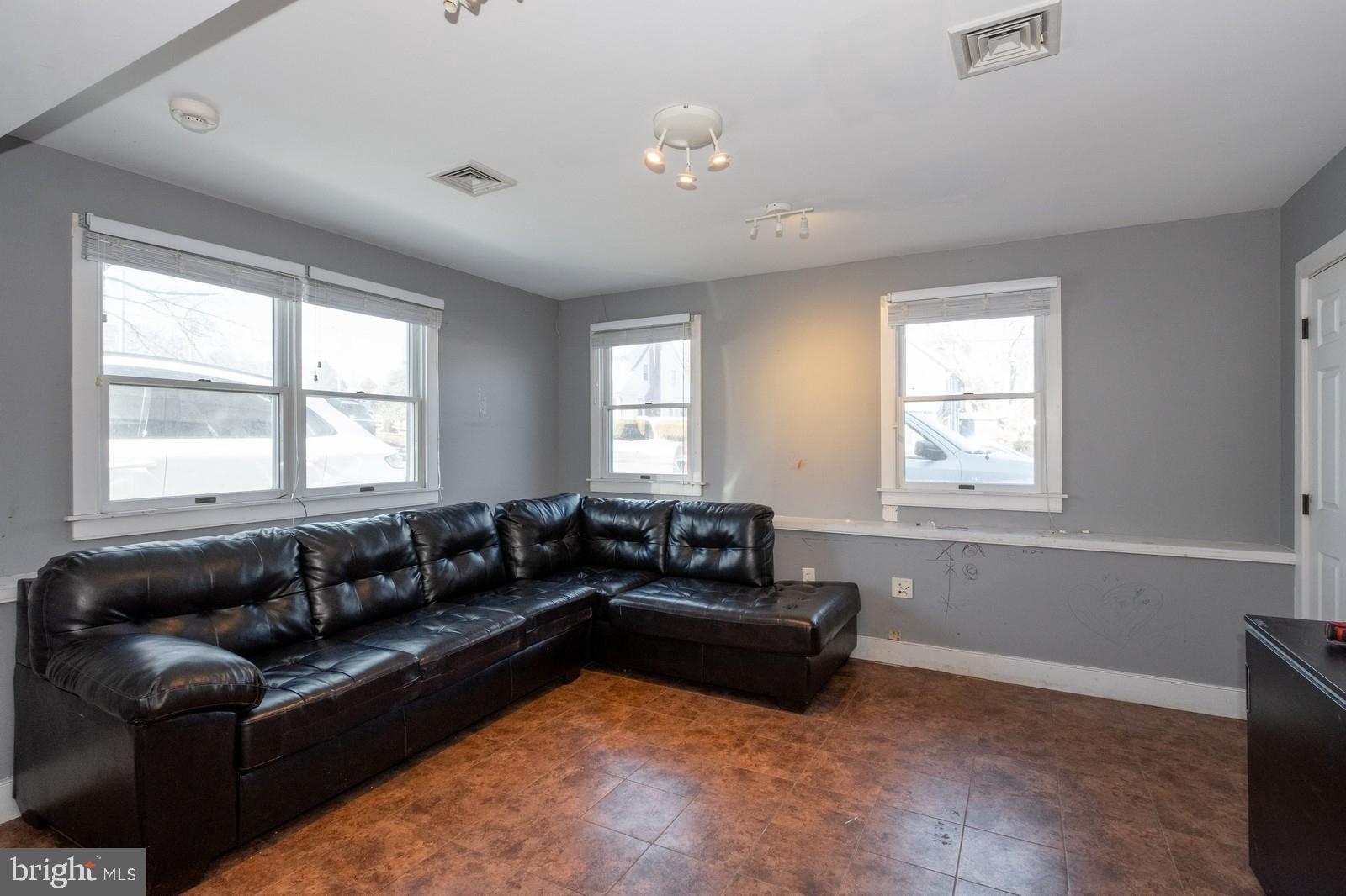 41 N Main St