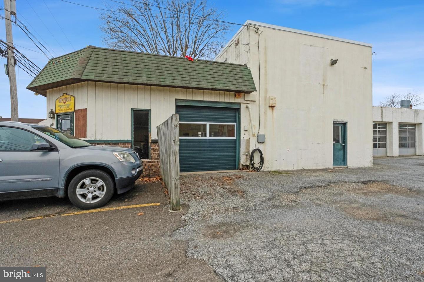 2271 E Farragut Ave