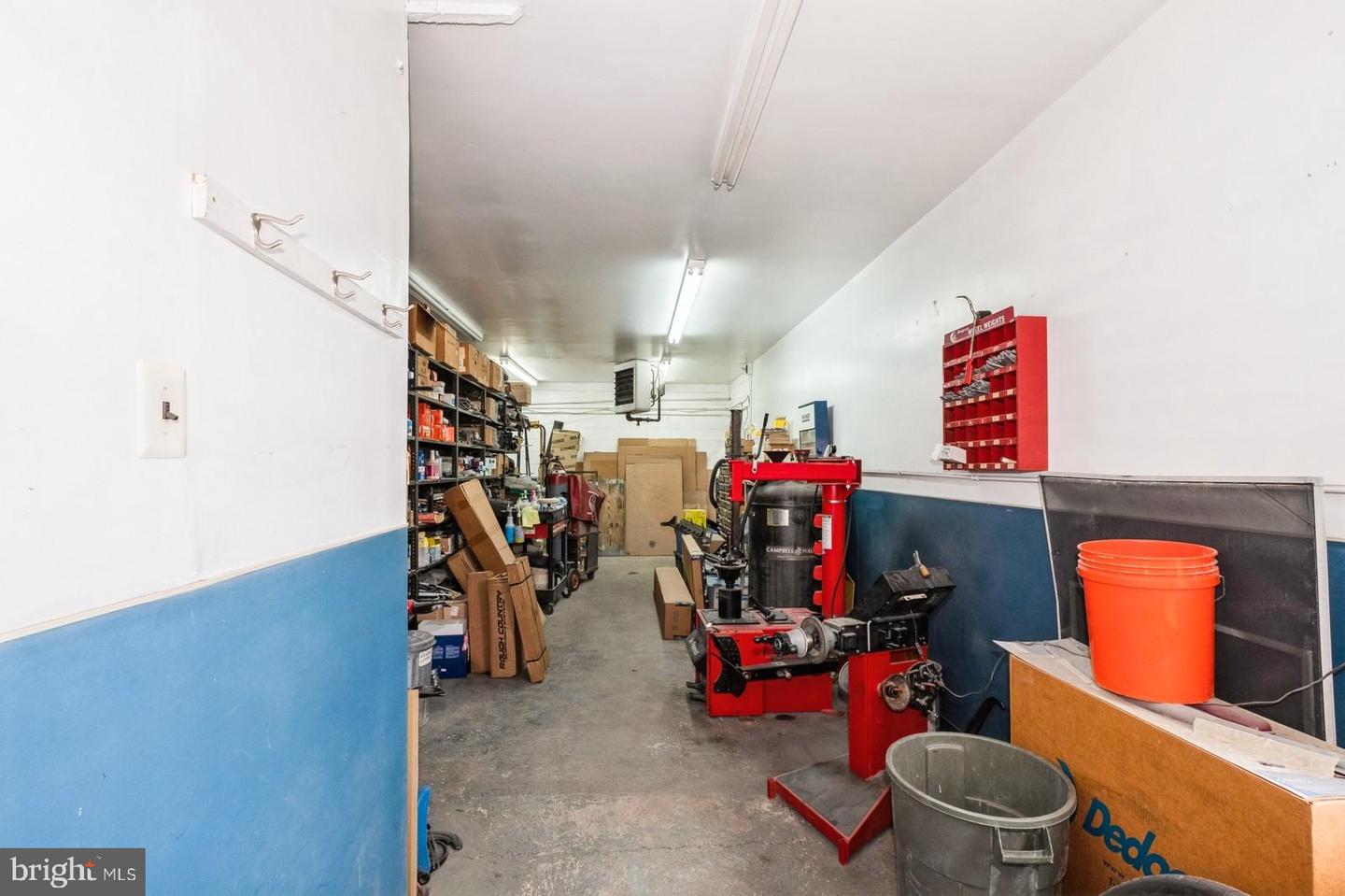 2271 E Farragut Ave