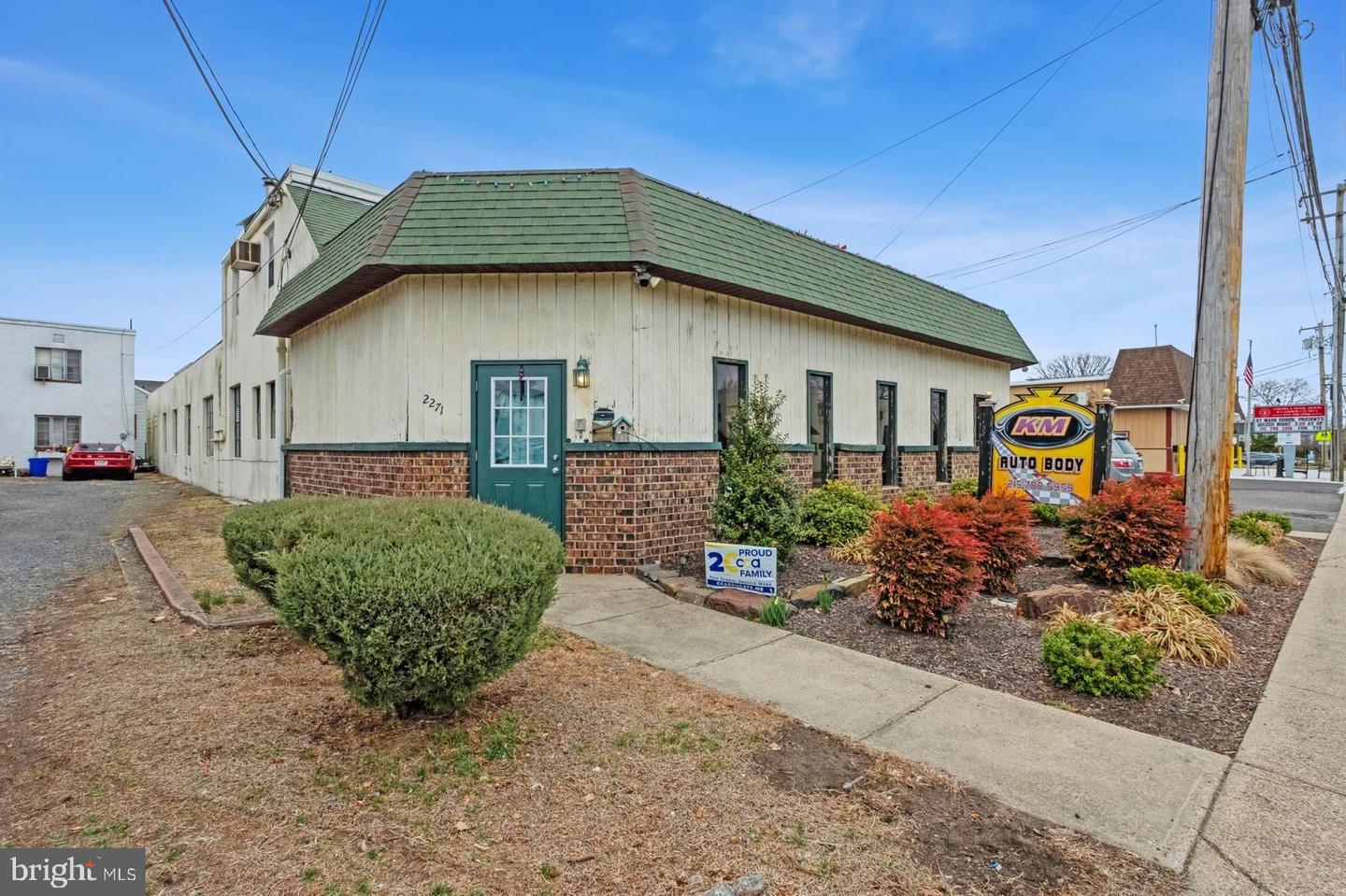 2271 E Farragut Ave