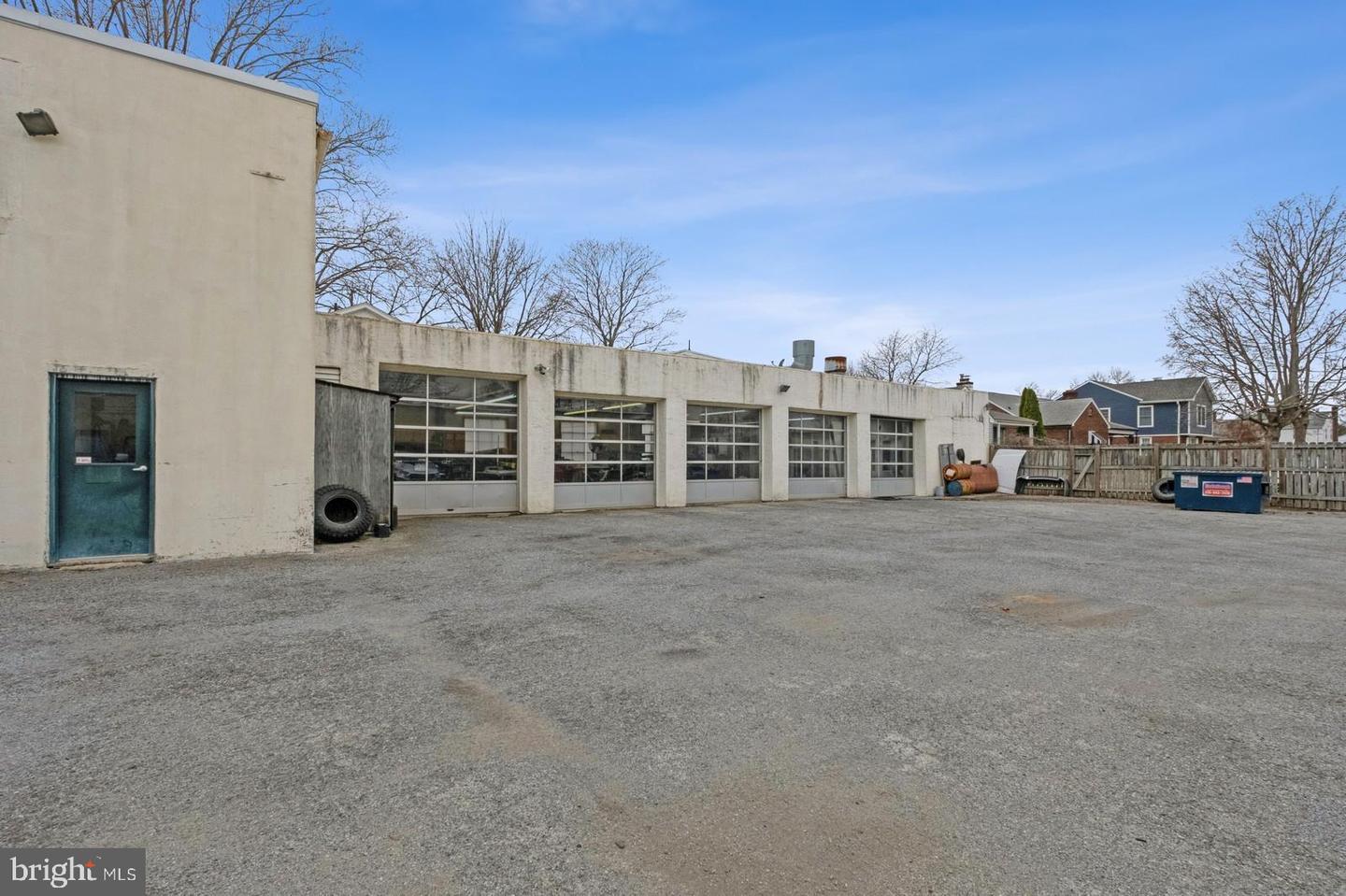 2271 E Farragut Ave