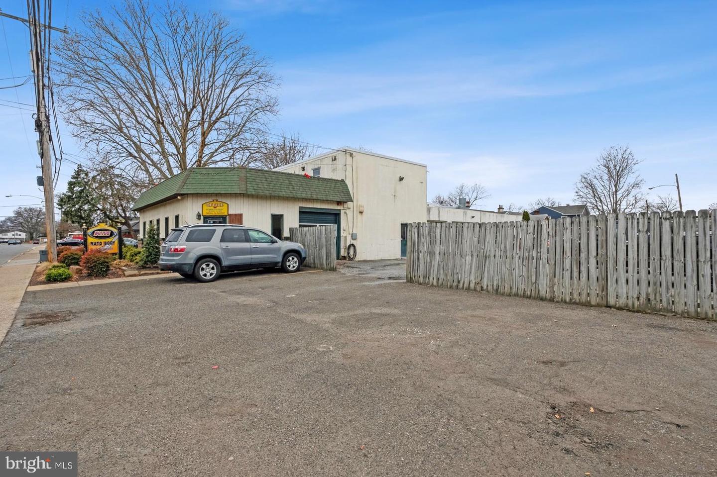 2271 E Farragut Ave