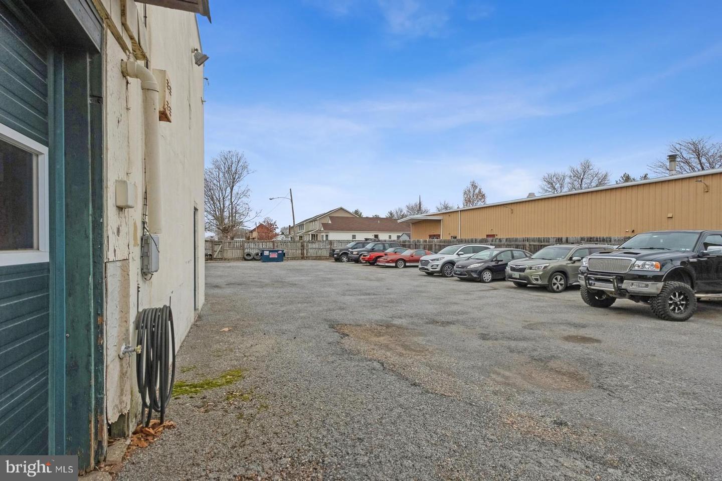 2271 E Farragut Ave