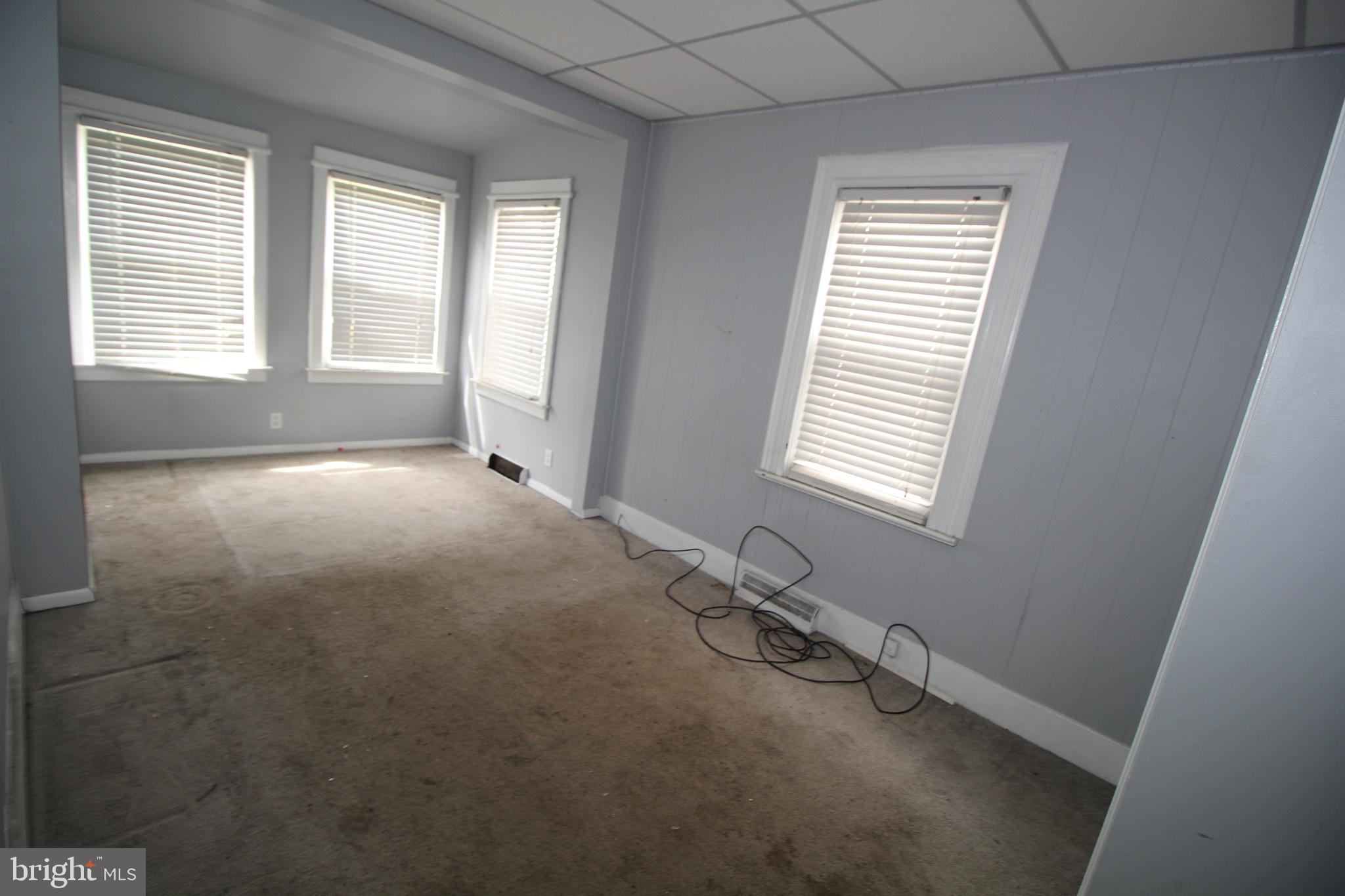 705 W Philadelphia Ave