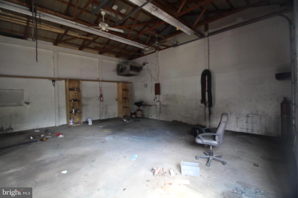 216 Lewis Ave