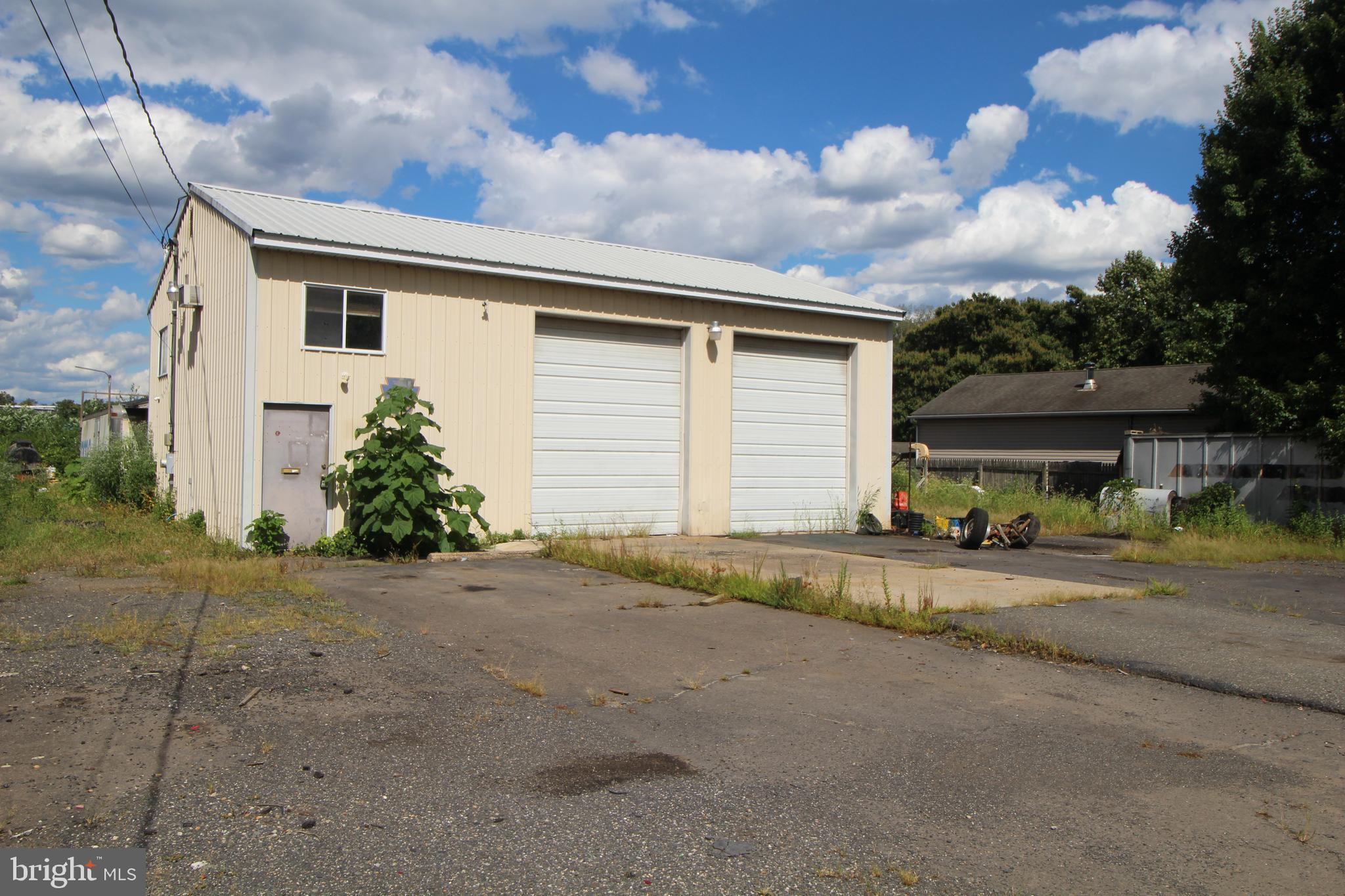 216 Lewis Ave