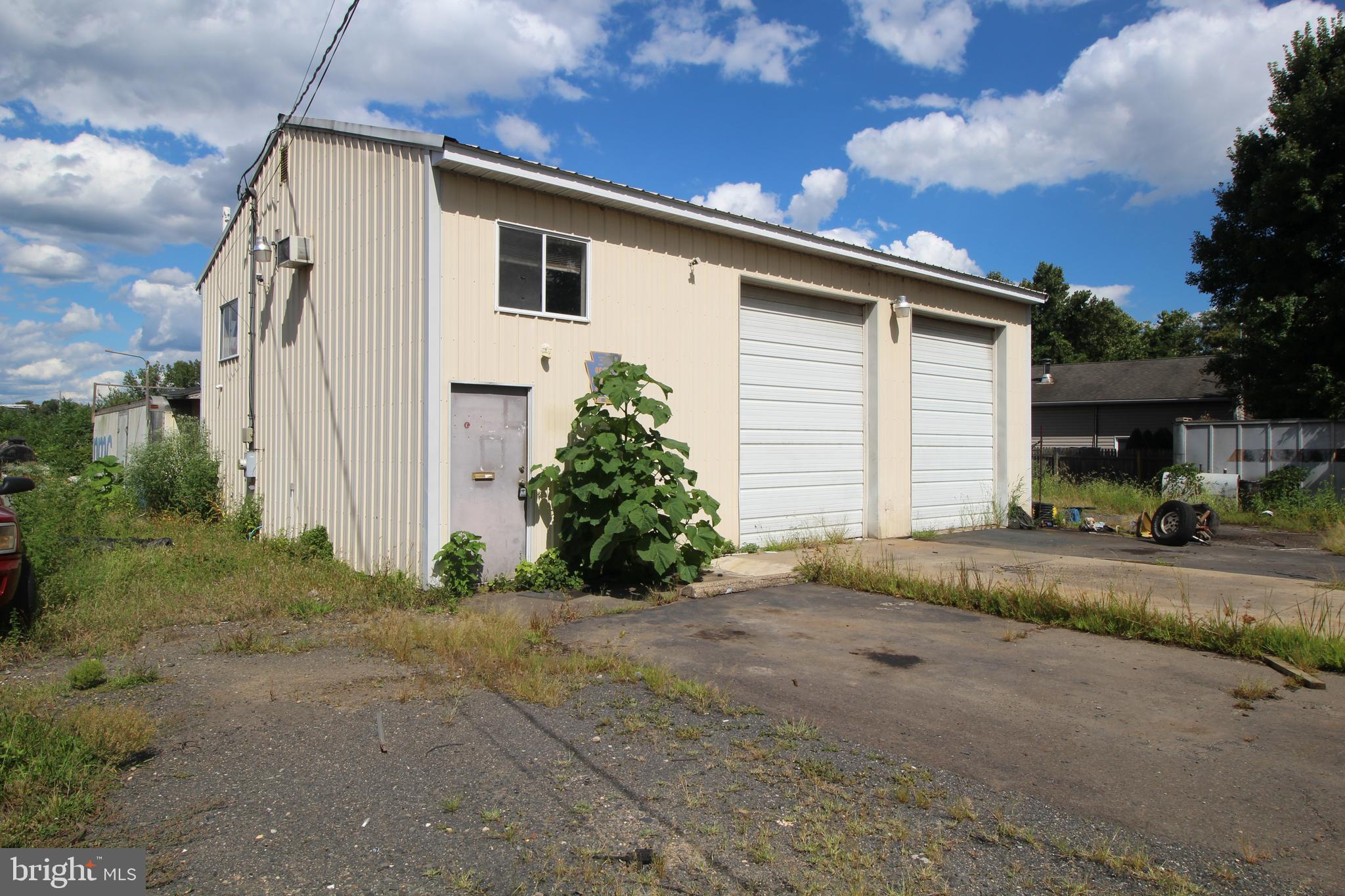 216 Lewis Ave