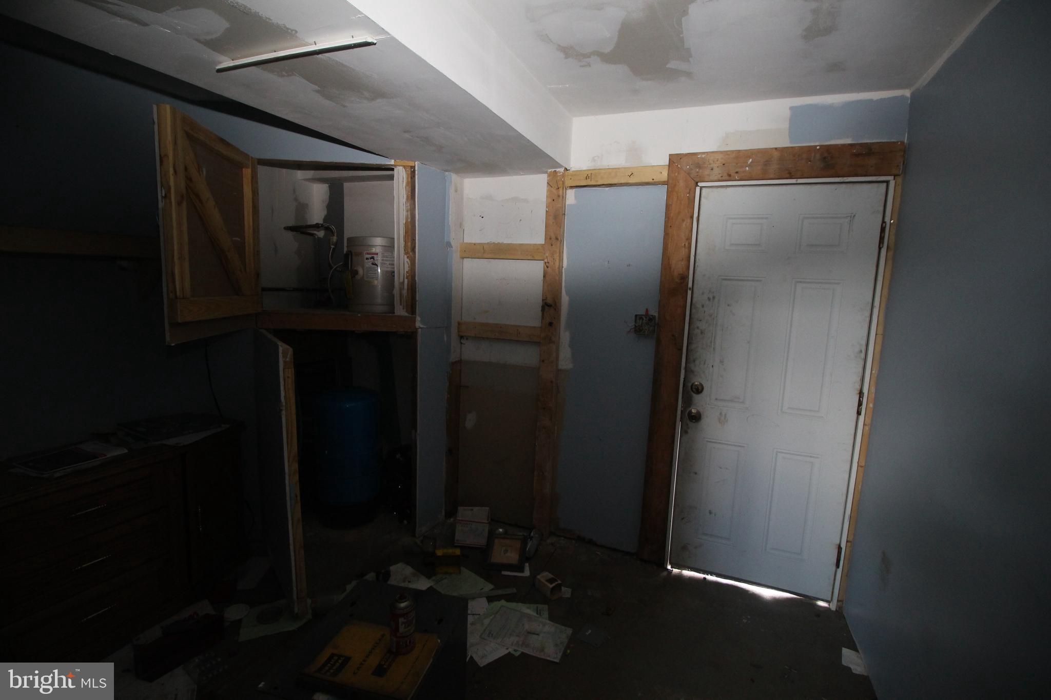 216 Lewis Ave