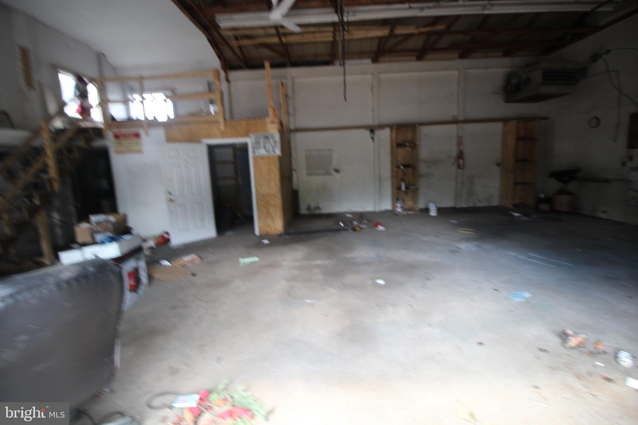 216 Lewis Ave