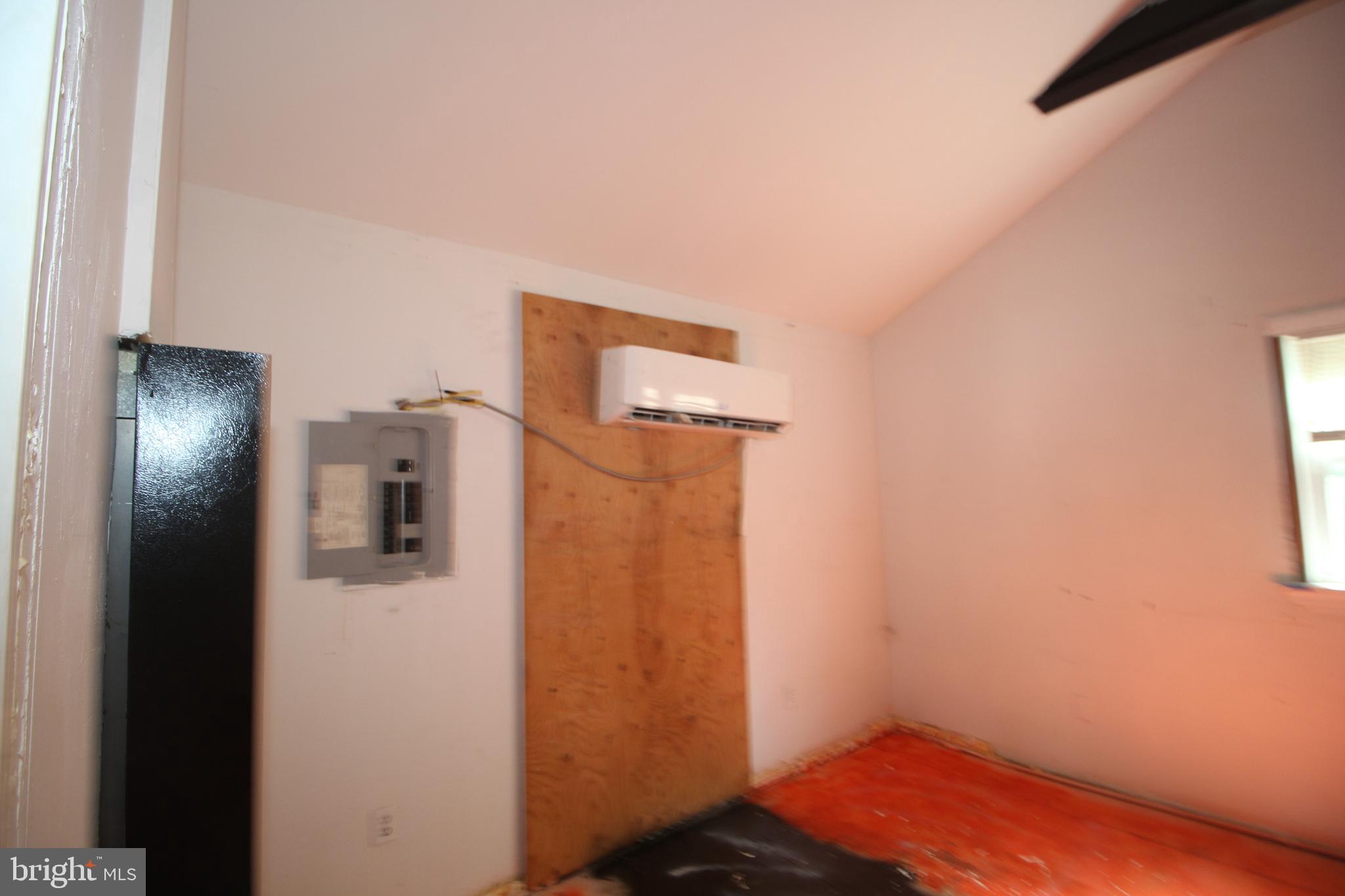216 Lewis Ave