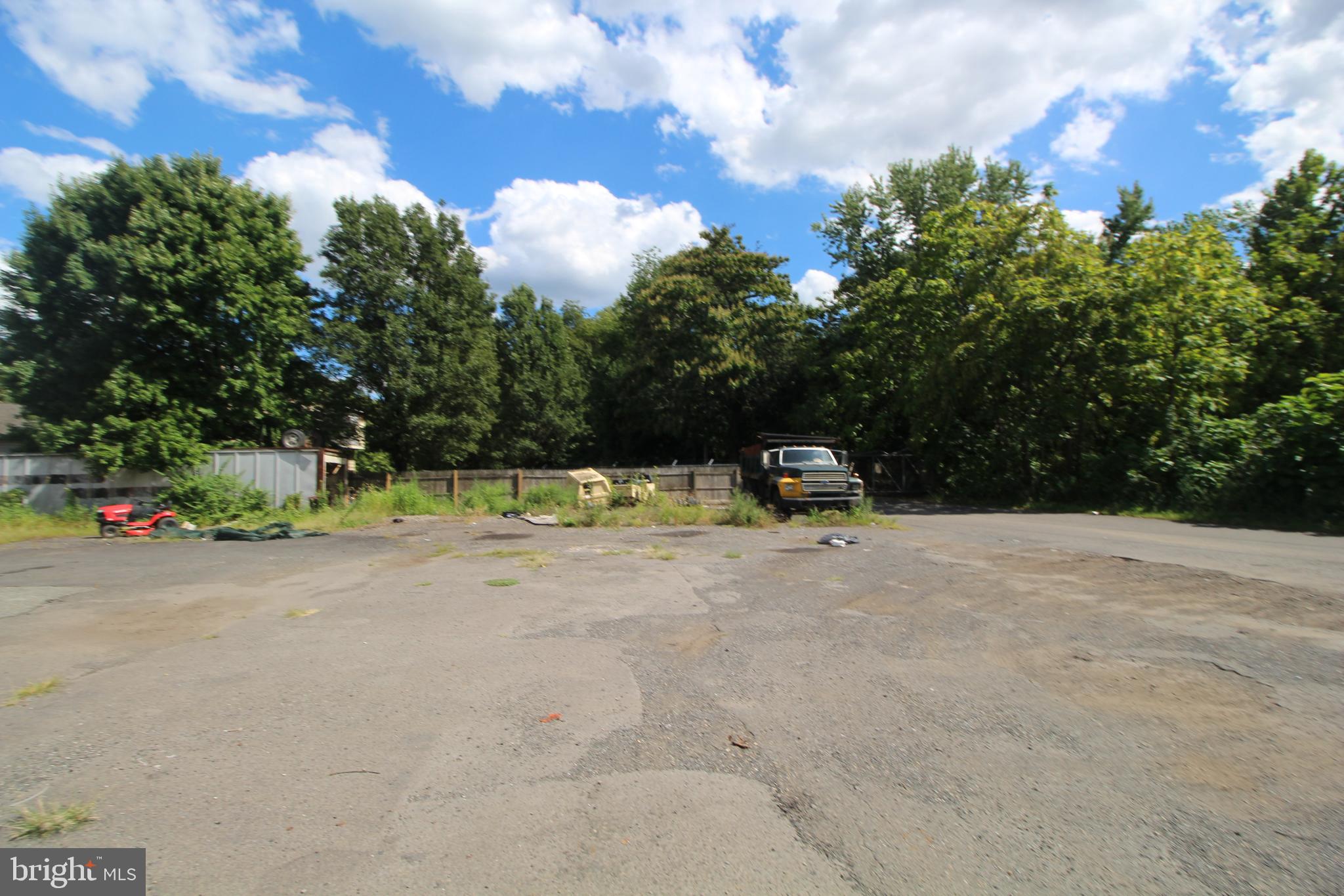 216 Lewis Ave