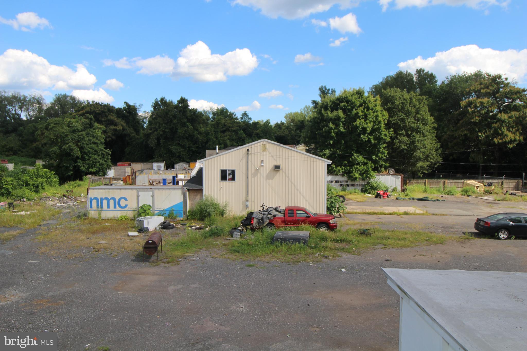 216 Lewis Ave