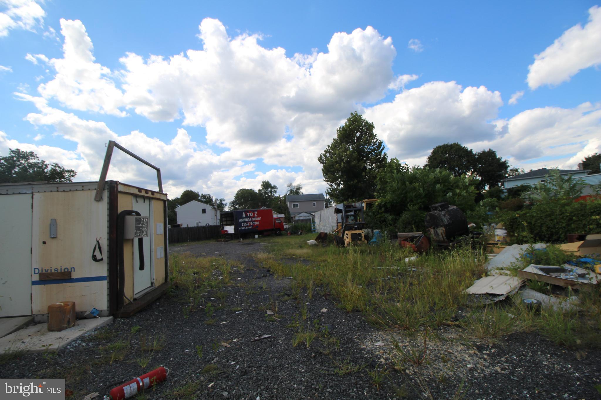 216 Lewis Ave