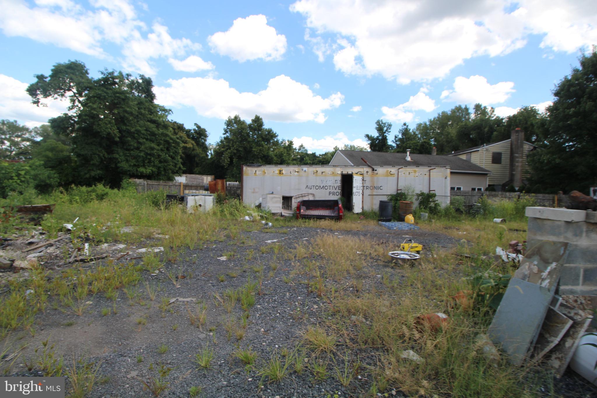 216 Lewis Ave