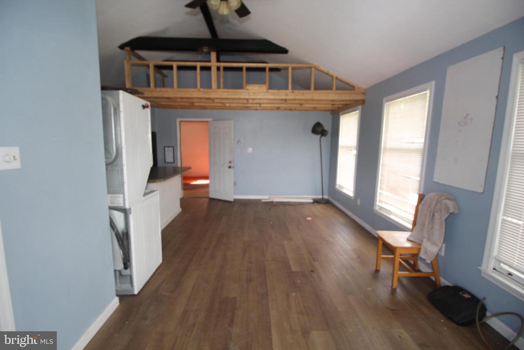 216 Lewis Ave