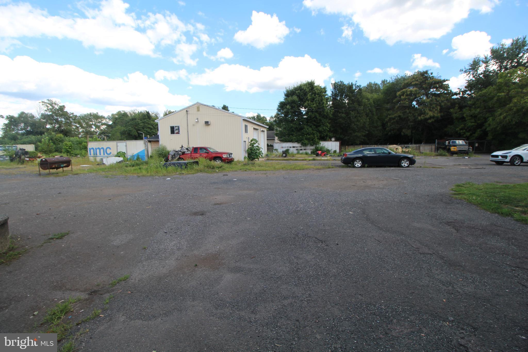 216 Lewis Ave