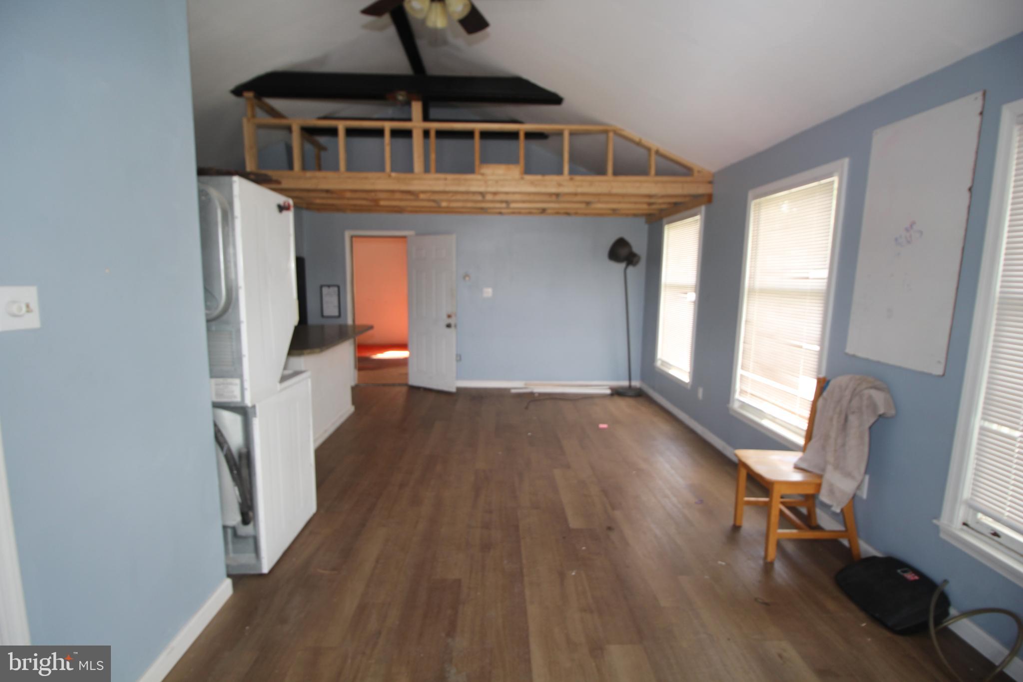 216 Lewis Ave
