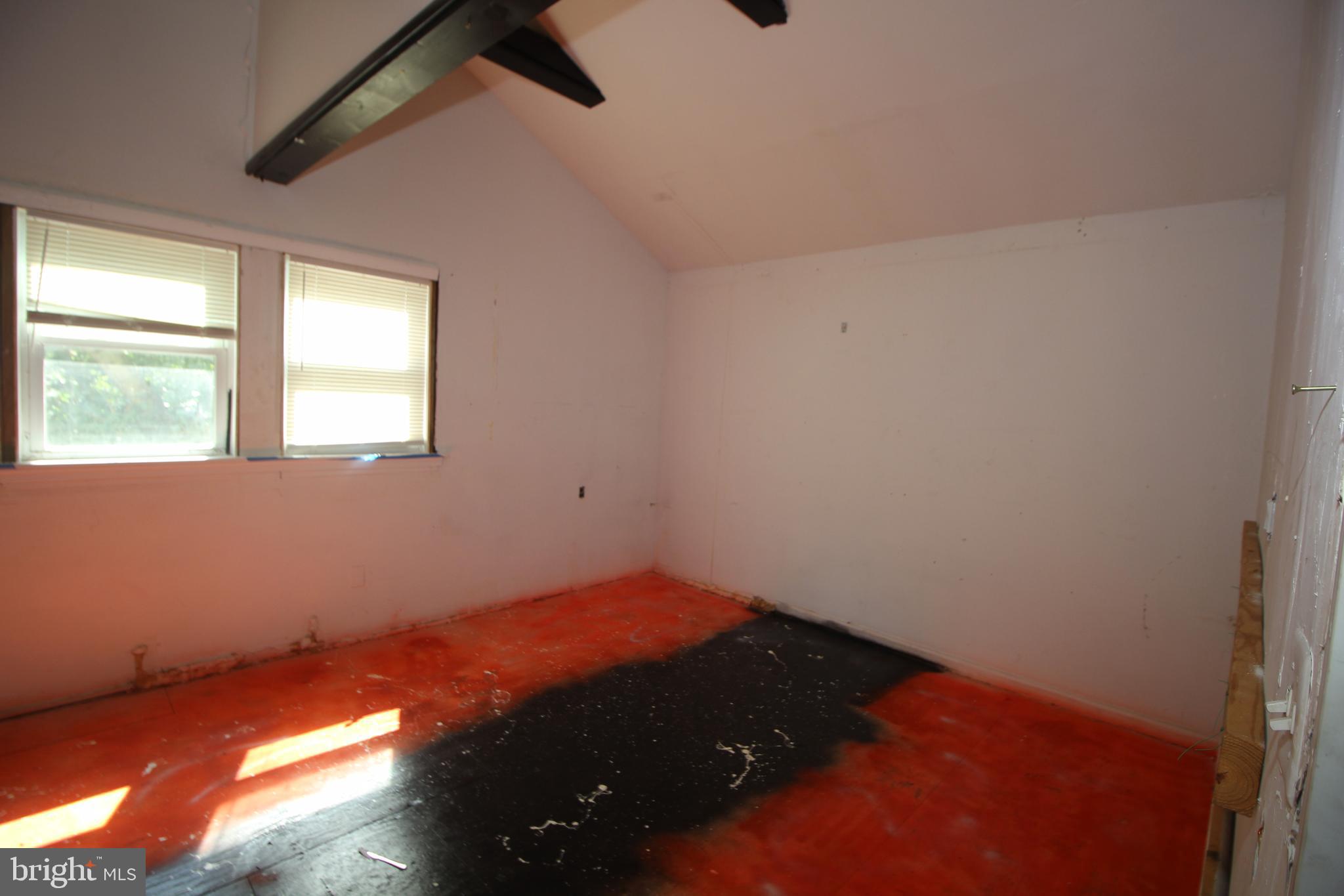 216 Lewis Ave