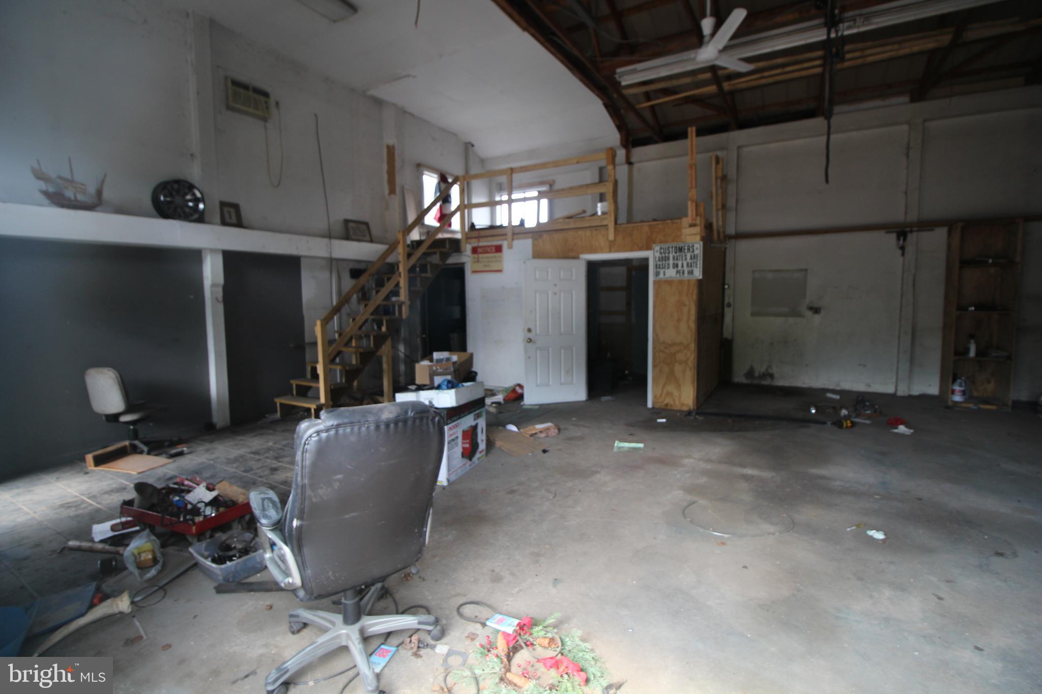 216 Lewis Ave