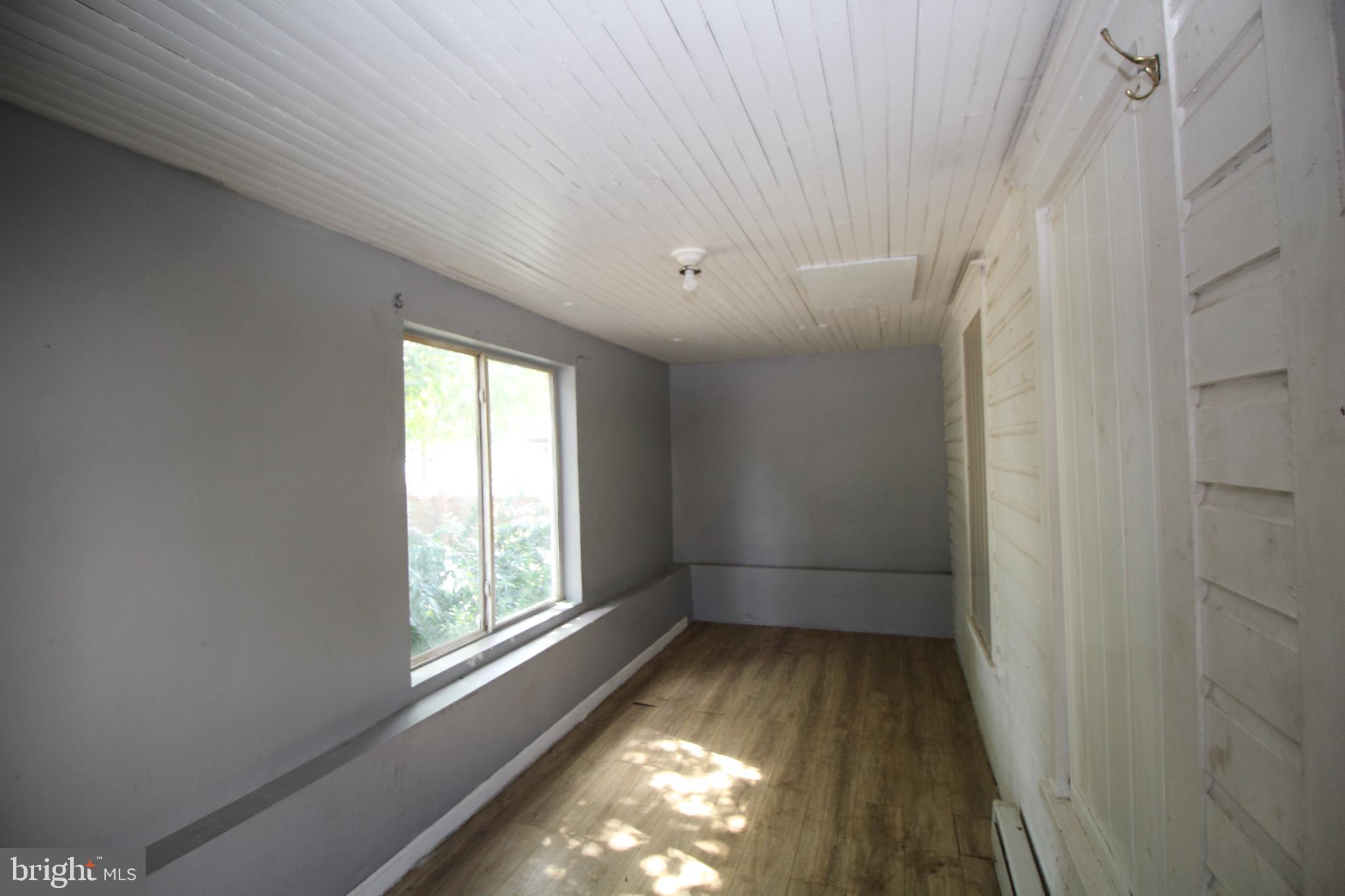 216 Lewis Ave