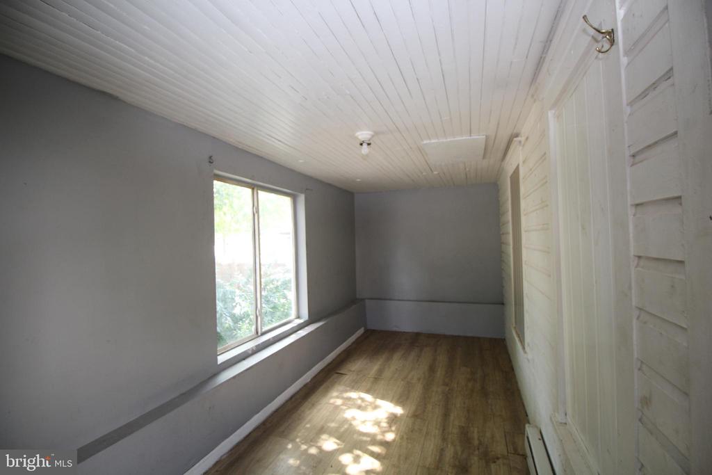 216 Lewis Ave