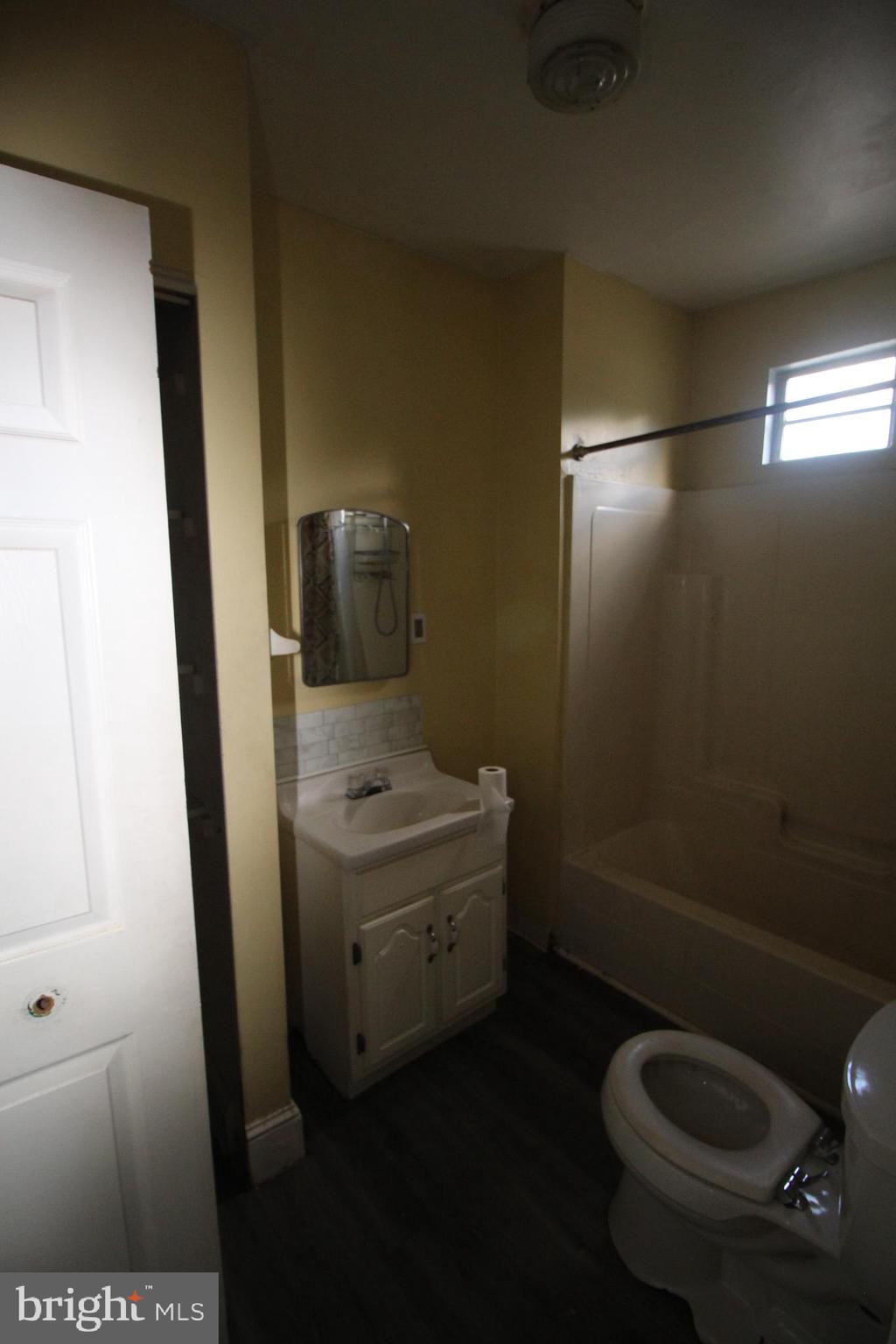 216 Lewis Ave