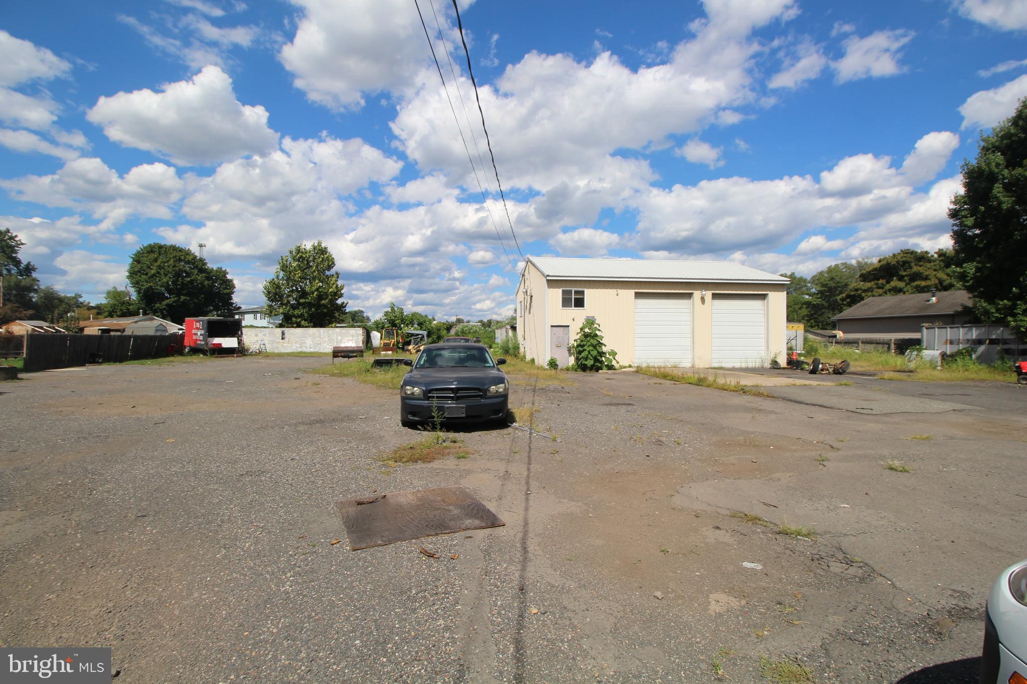 216 Lewis Ave