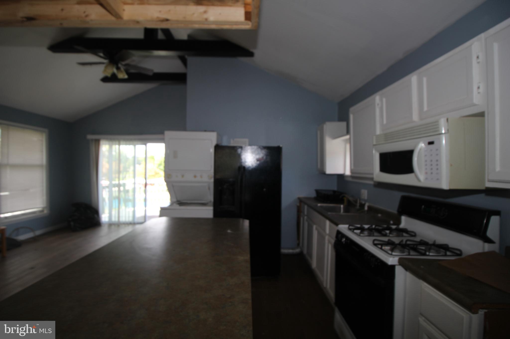 216 Lewis Ave