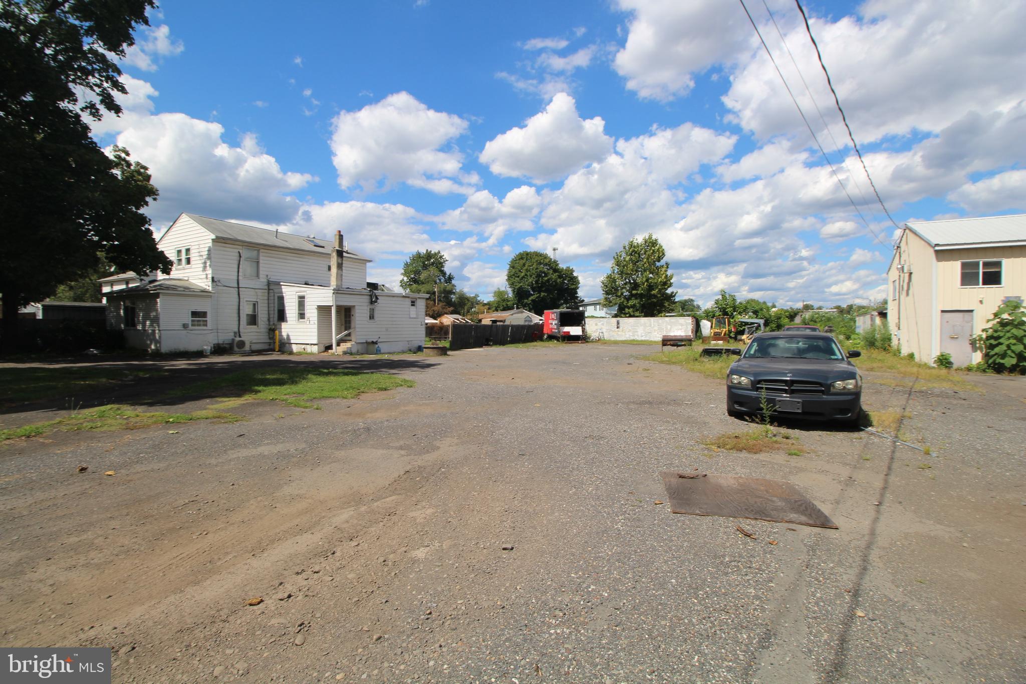216 Lewis Ave