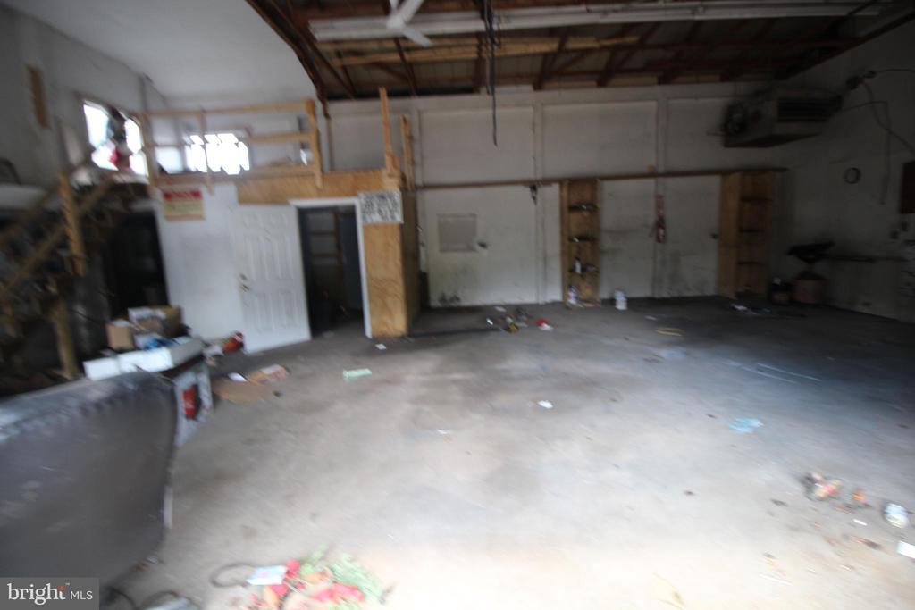 216 Lewis Ave