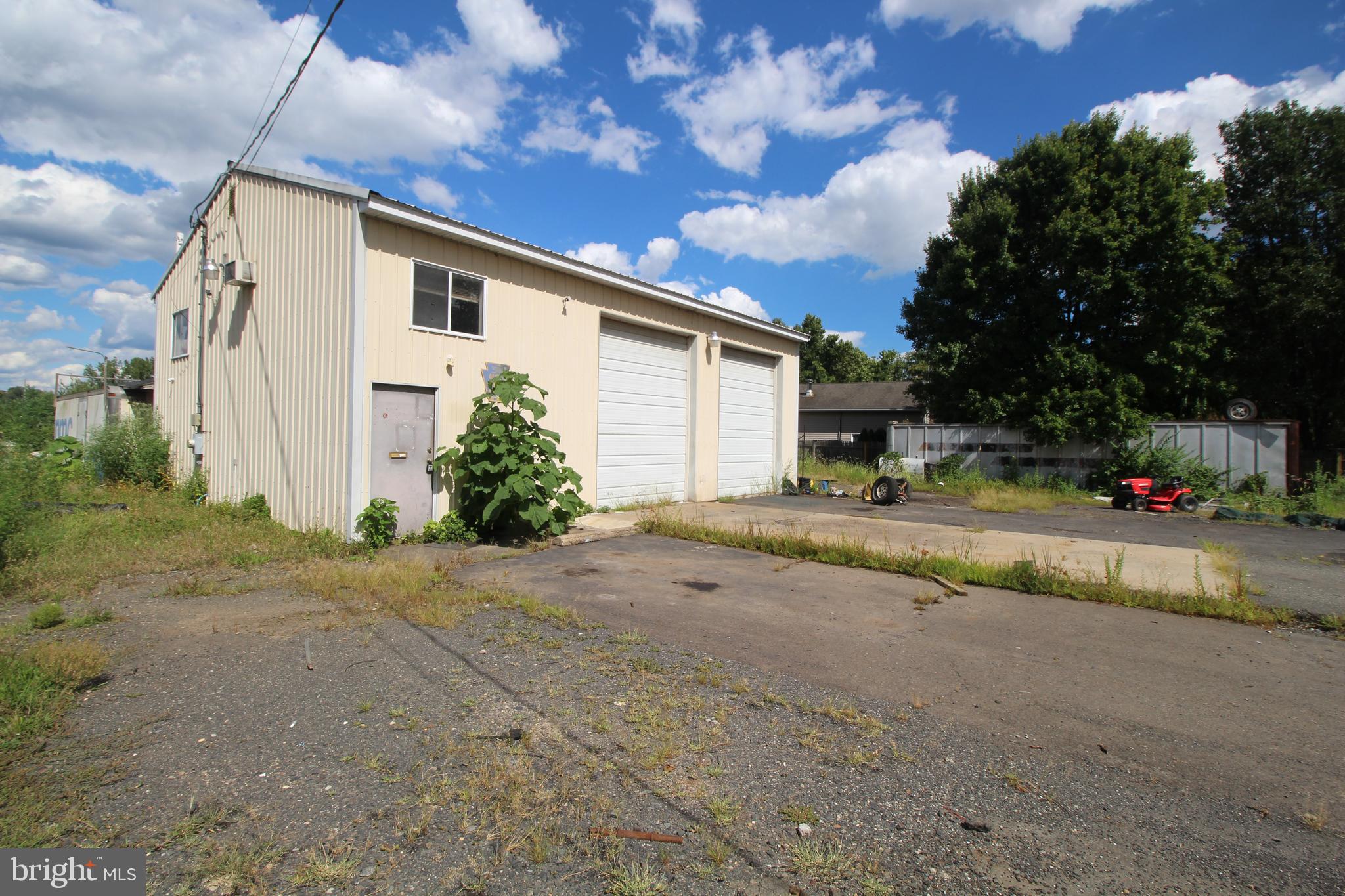 216 Lewis Ave