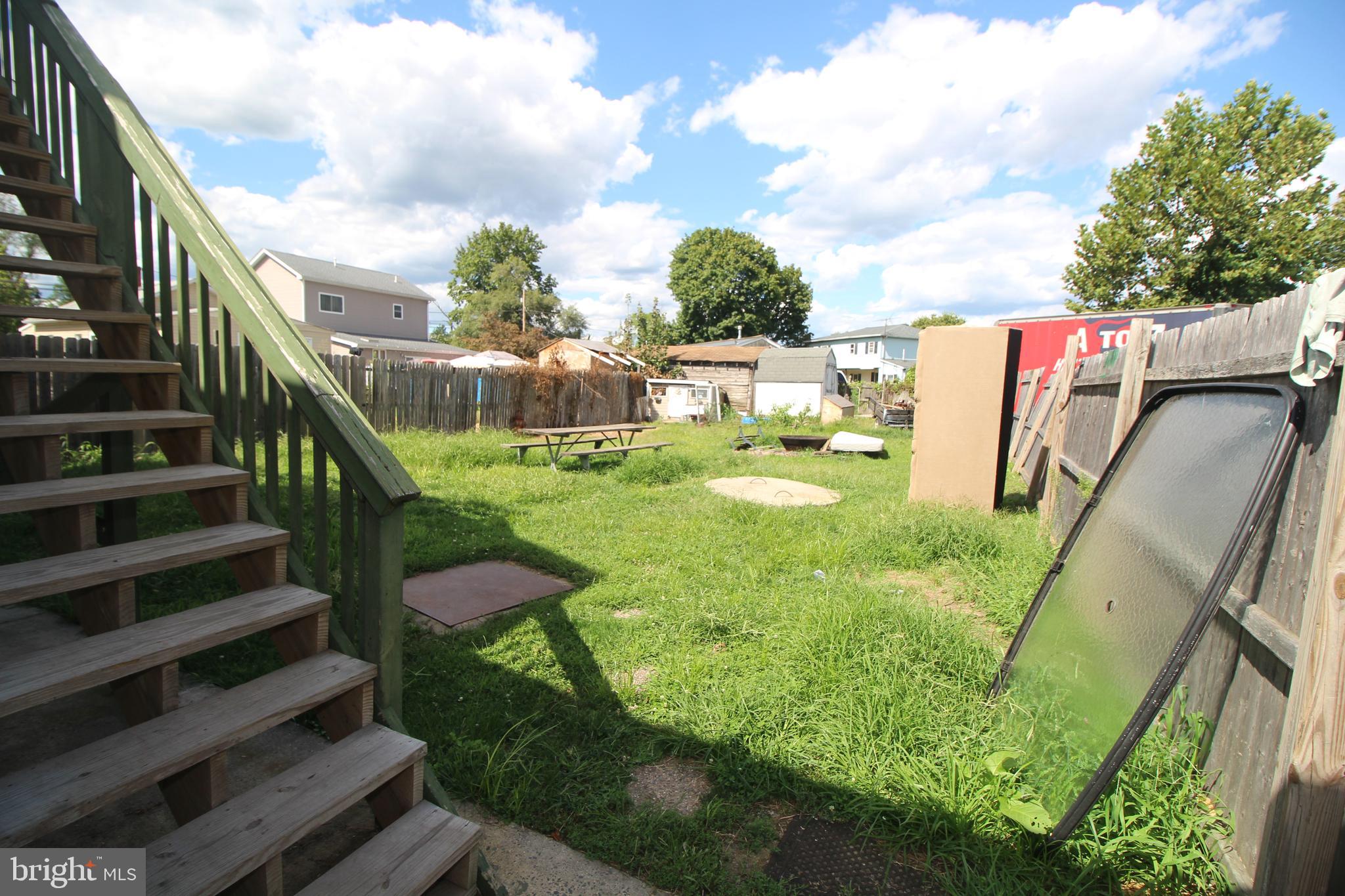 216 Lewis Ave
