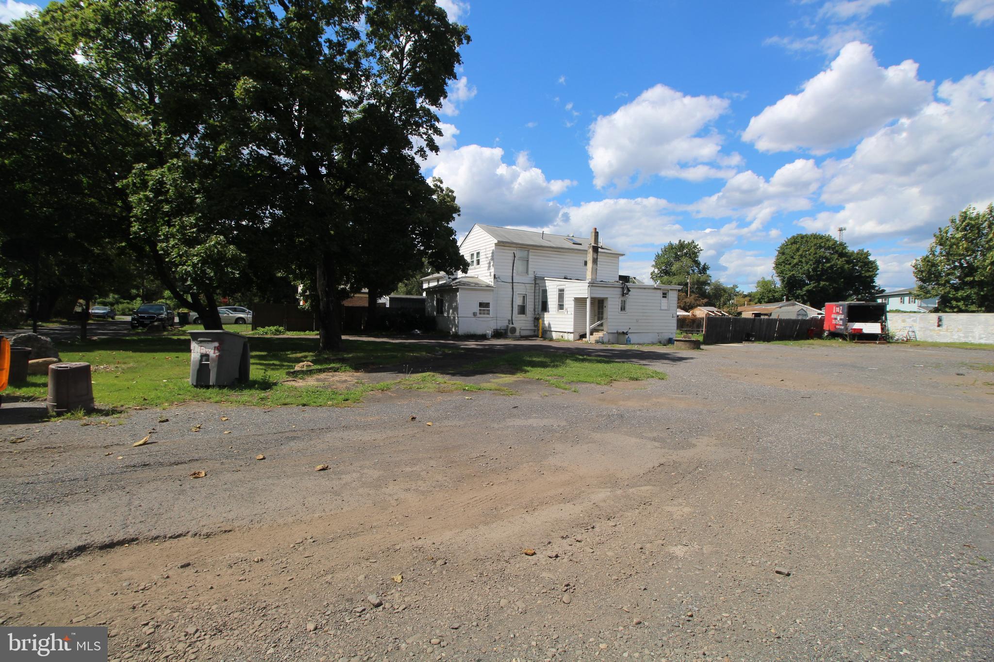 216 Lewis Ave