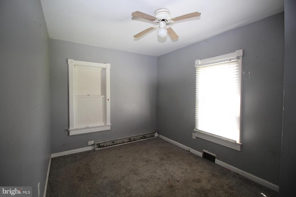 216 Lewis Ave