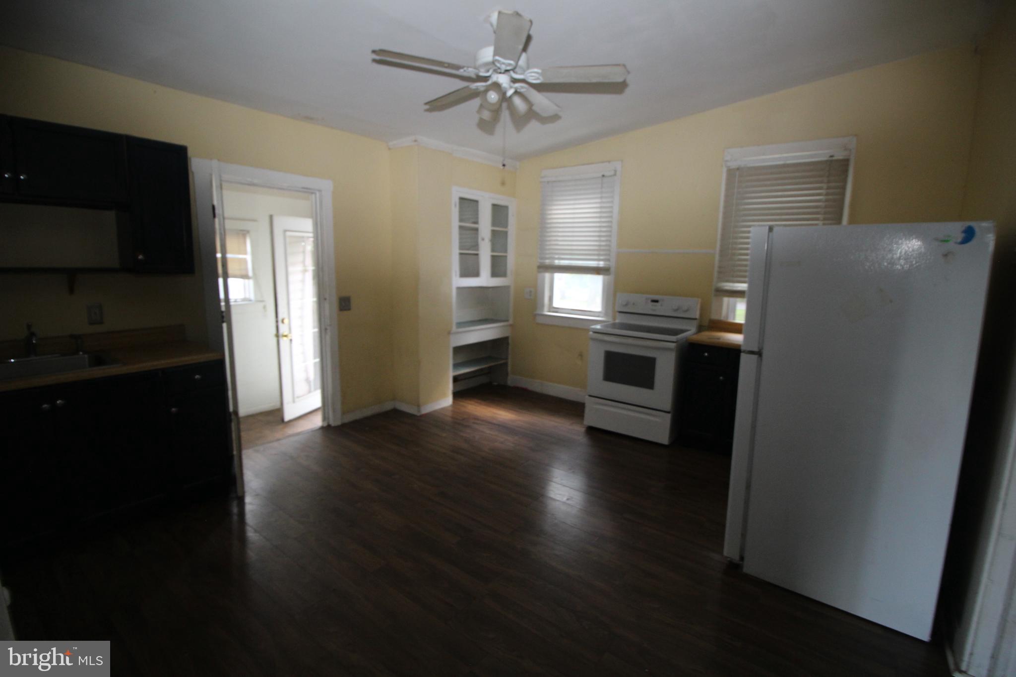 216 Lewis Ave