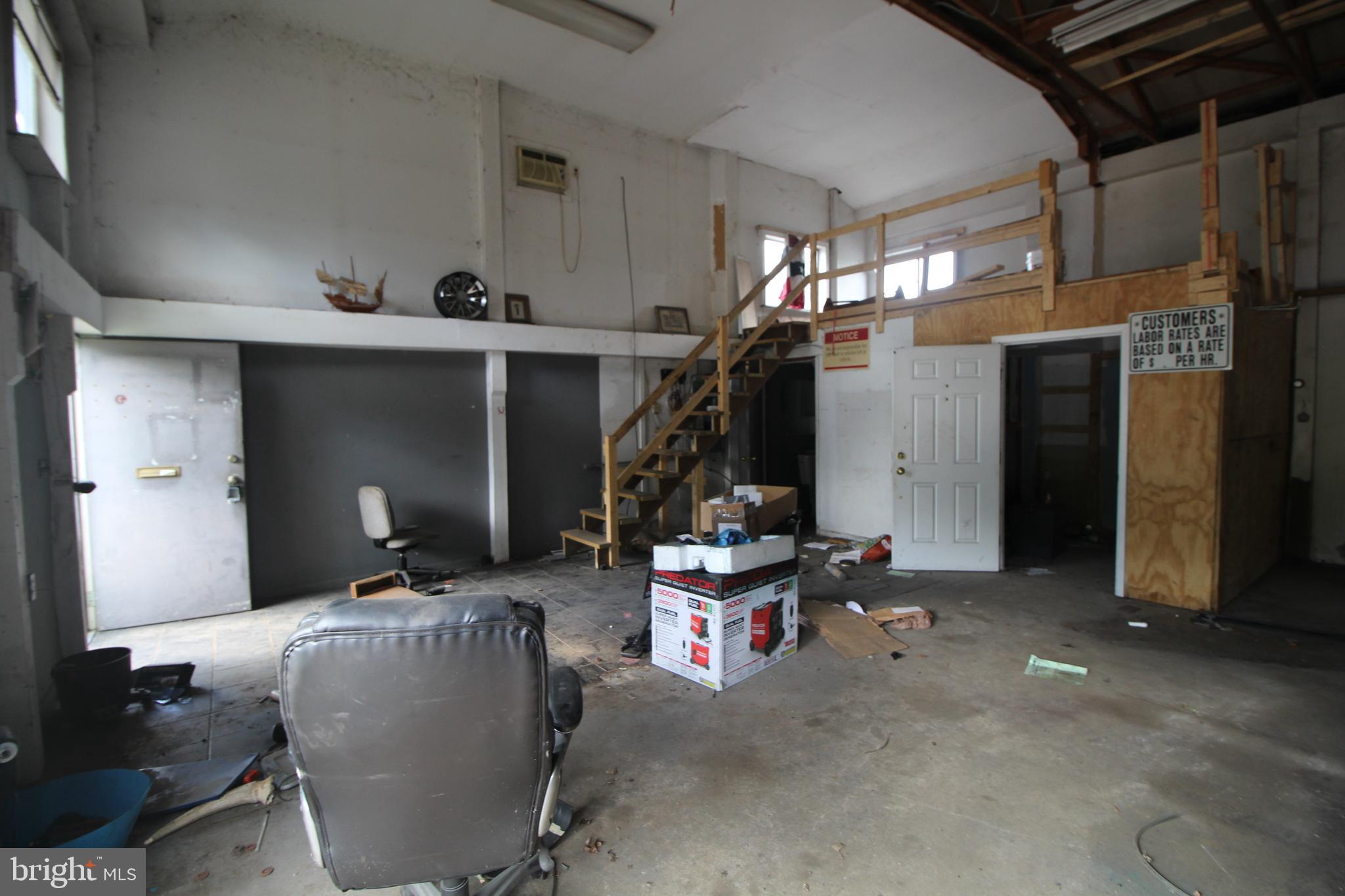 216 Lewis Ave