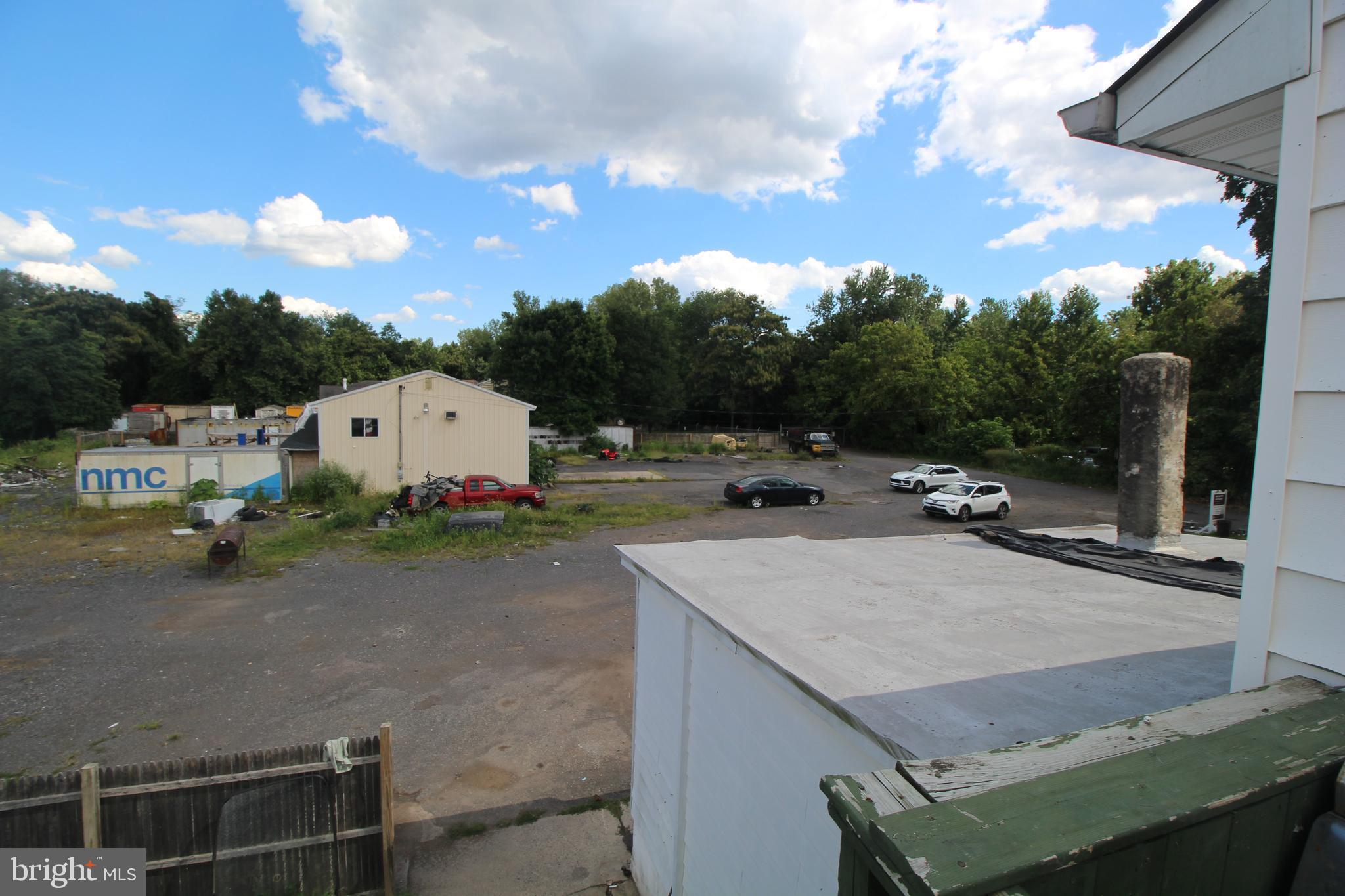 216 Lewis Ave