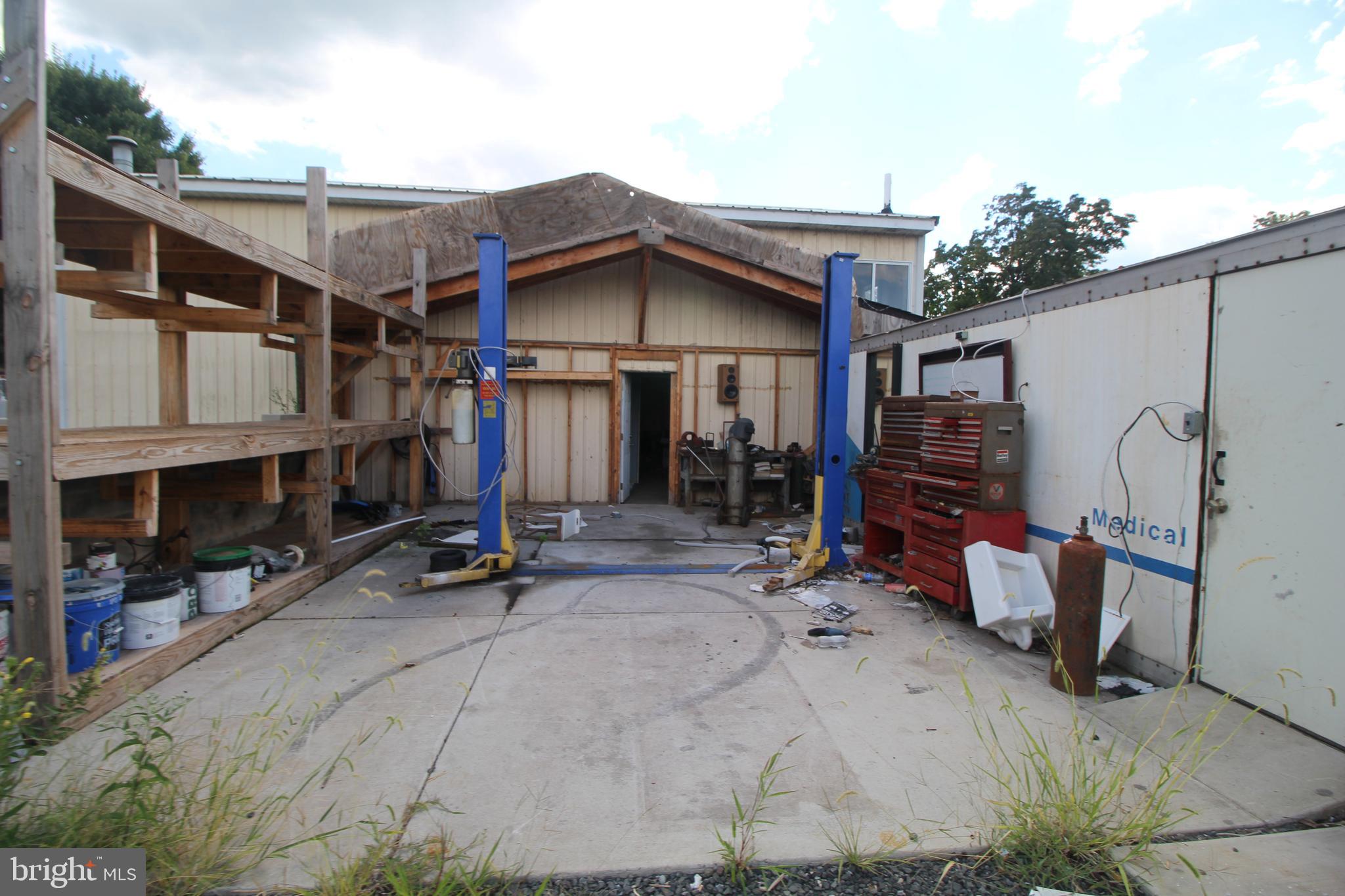 216 Lewis Ave