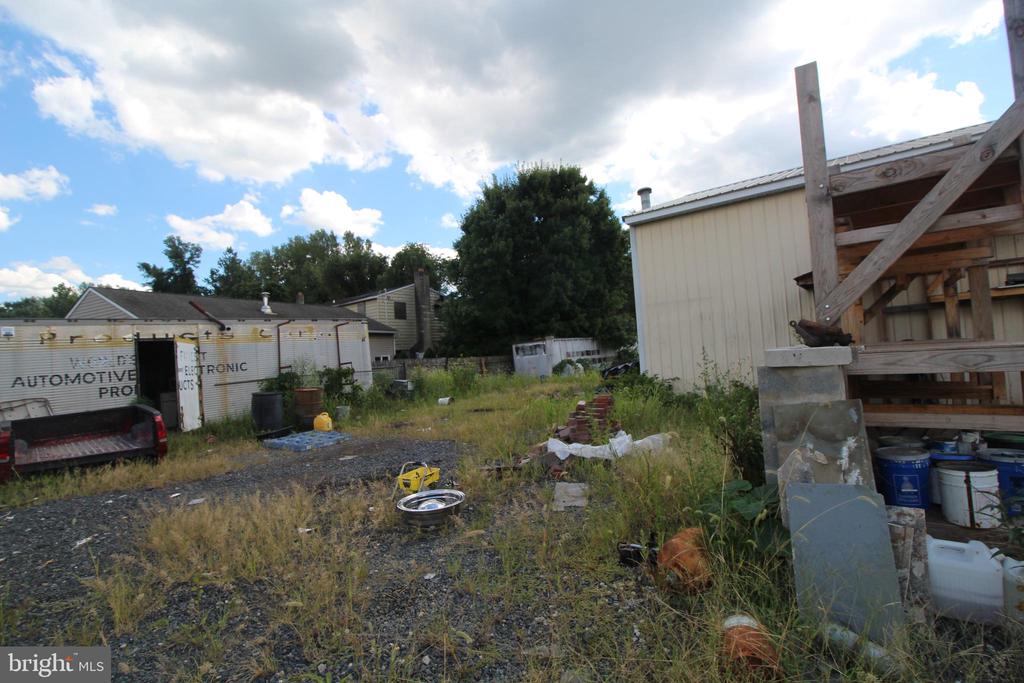 216 Lewis Ave