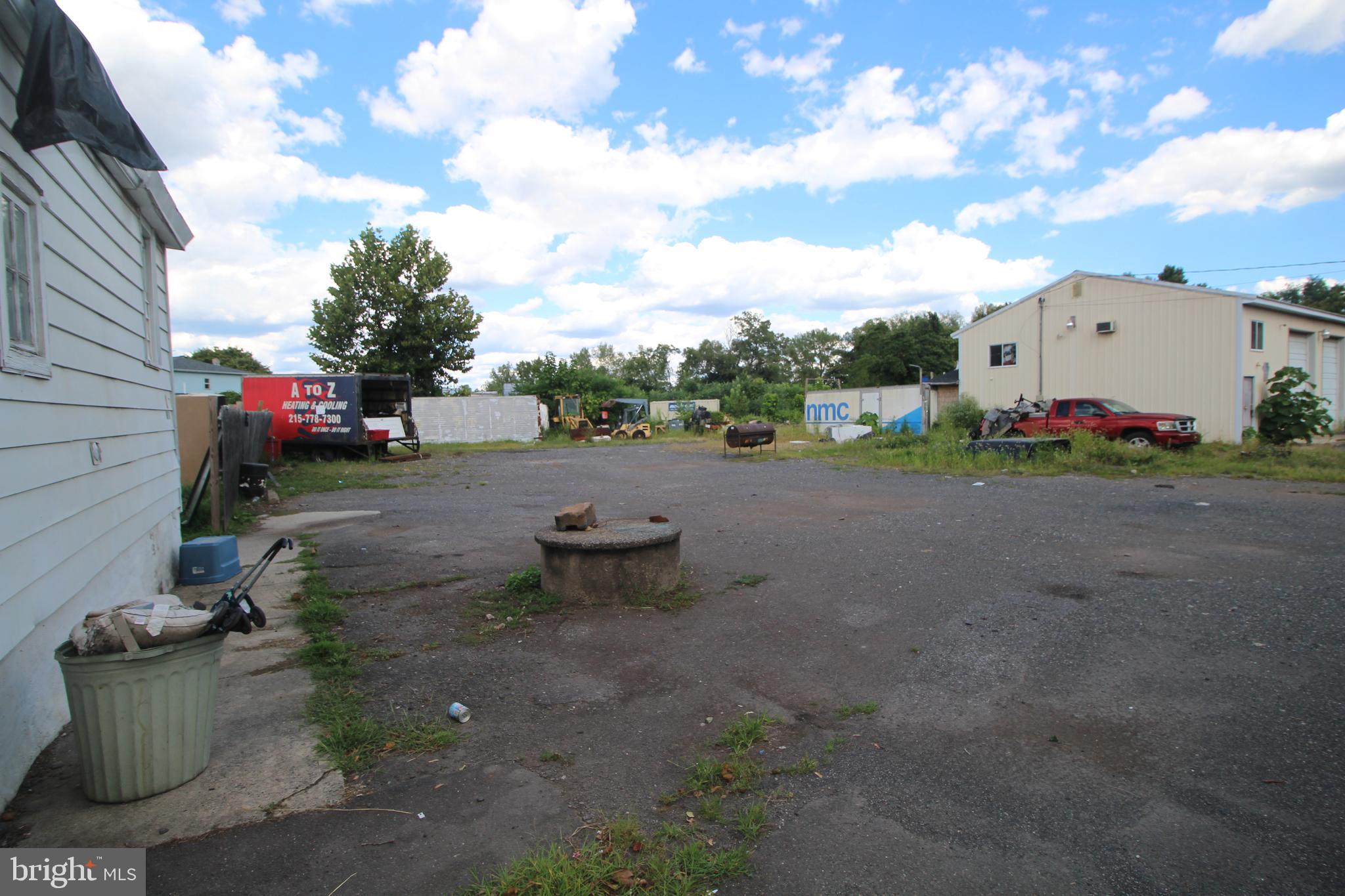 216 Lewis Ave