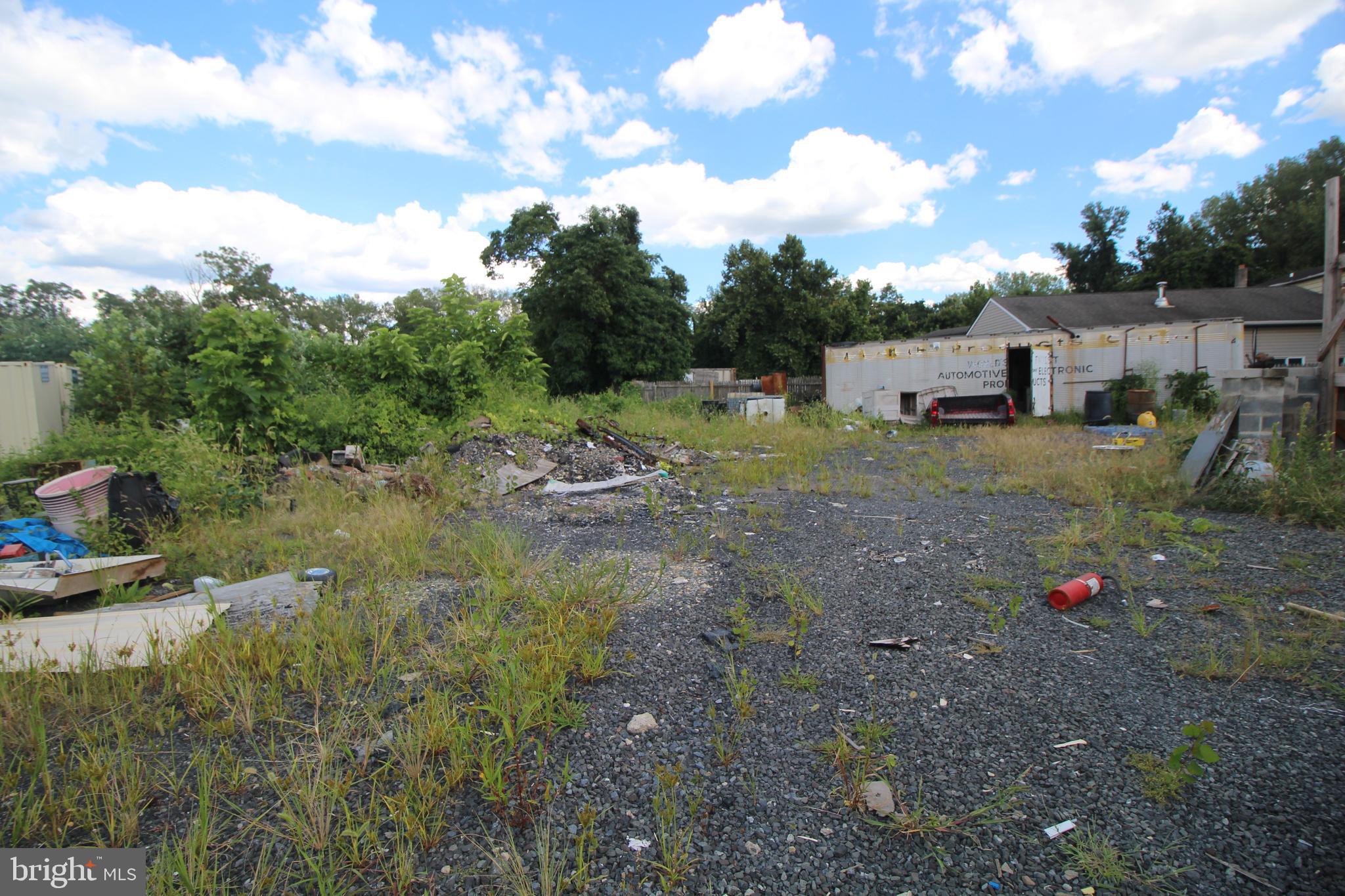 216 Lewis Ave