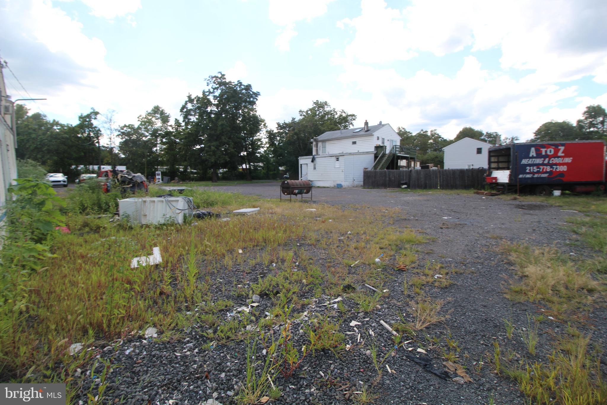 216 Lewis Ave