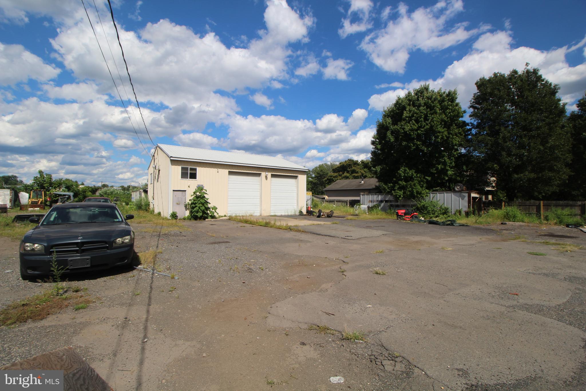 216 Lewis Ave