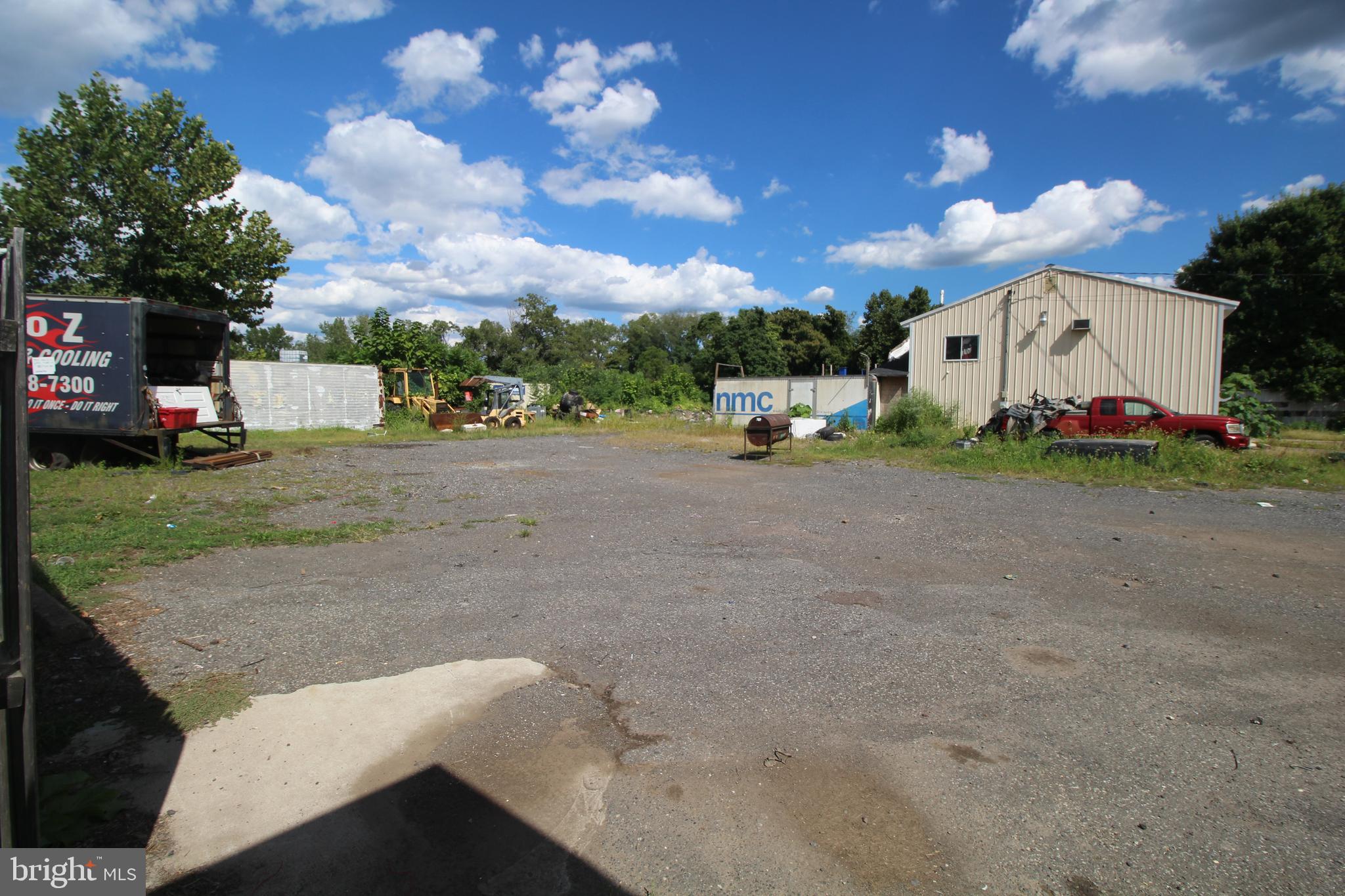 216 Lewis Ave