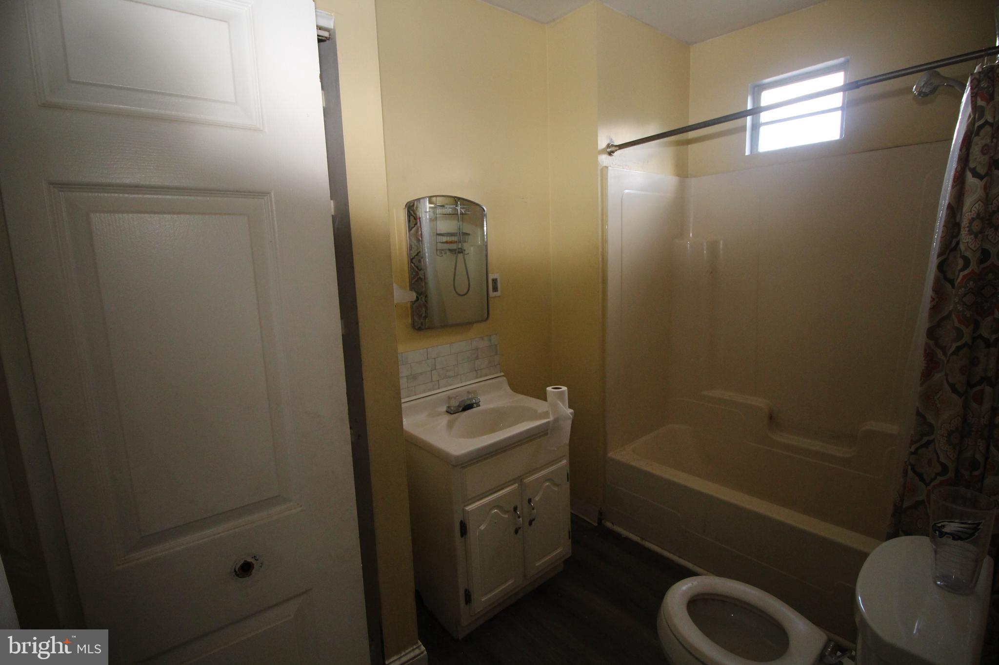 216 Lewis Ave