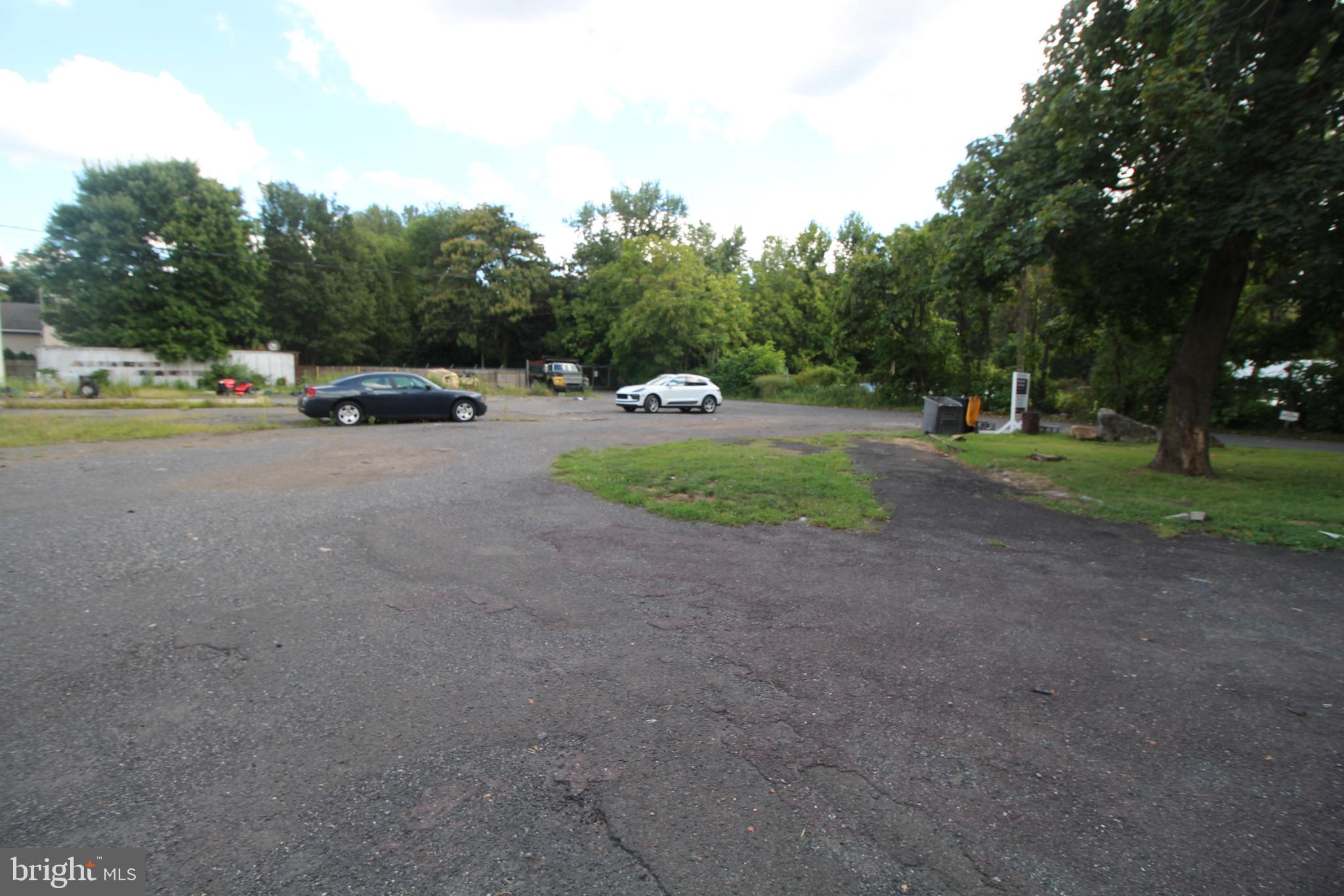 216 Lewis Ave