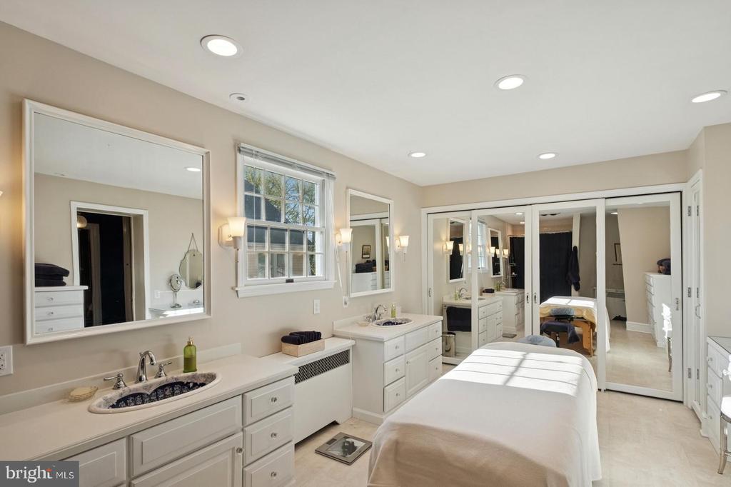 115 E Washington Ave