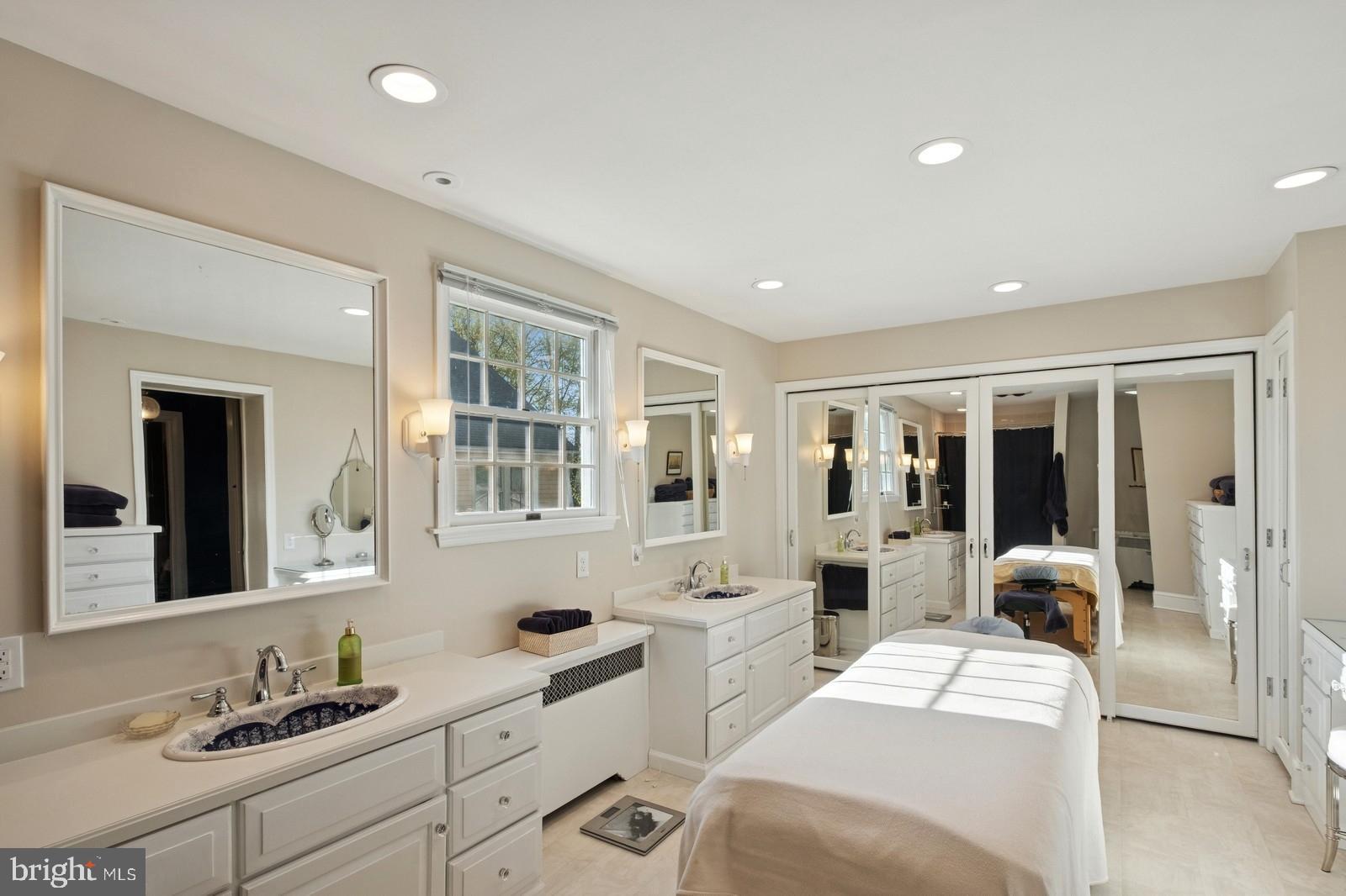 115 E Washington Ave