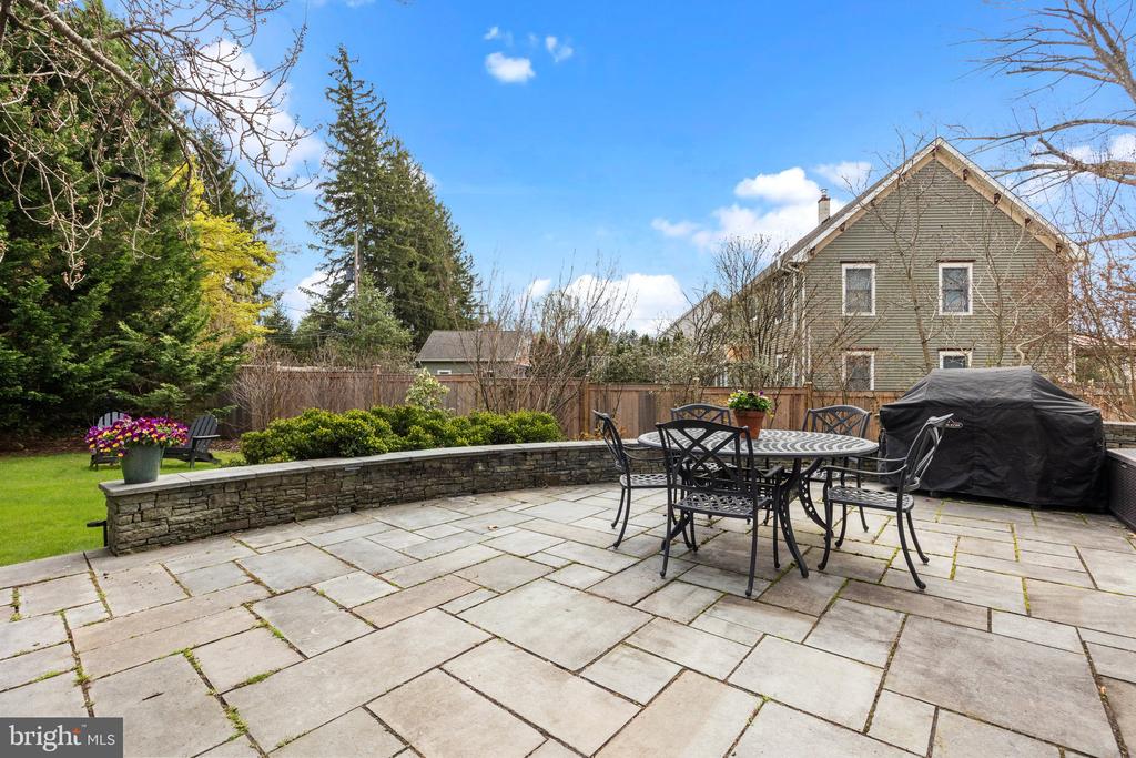 407 EDGEBORO DRIVE