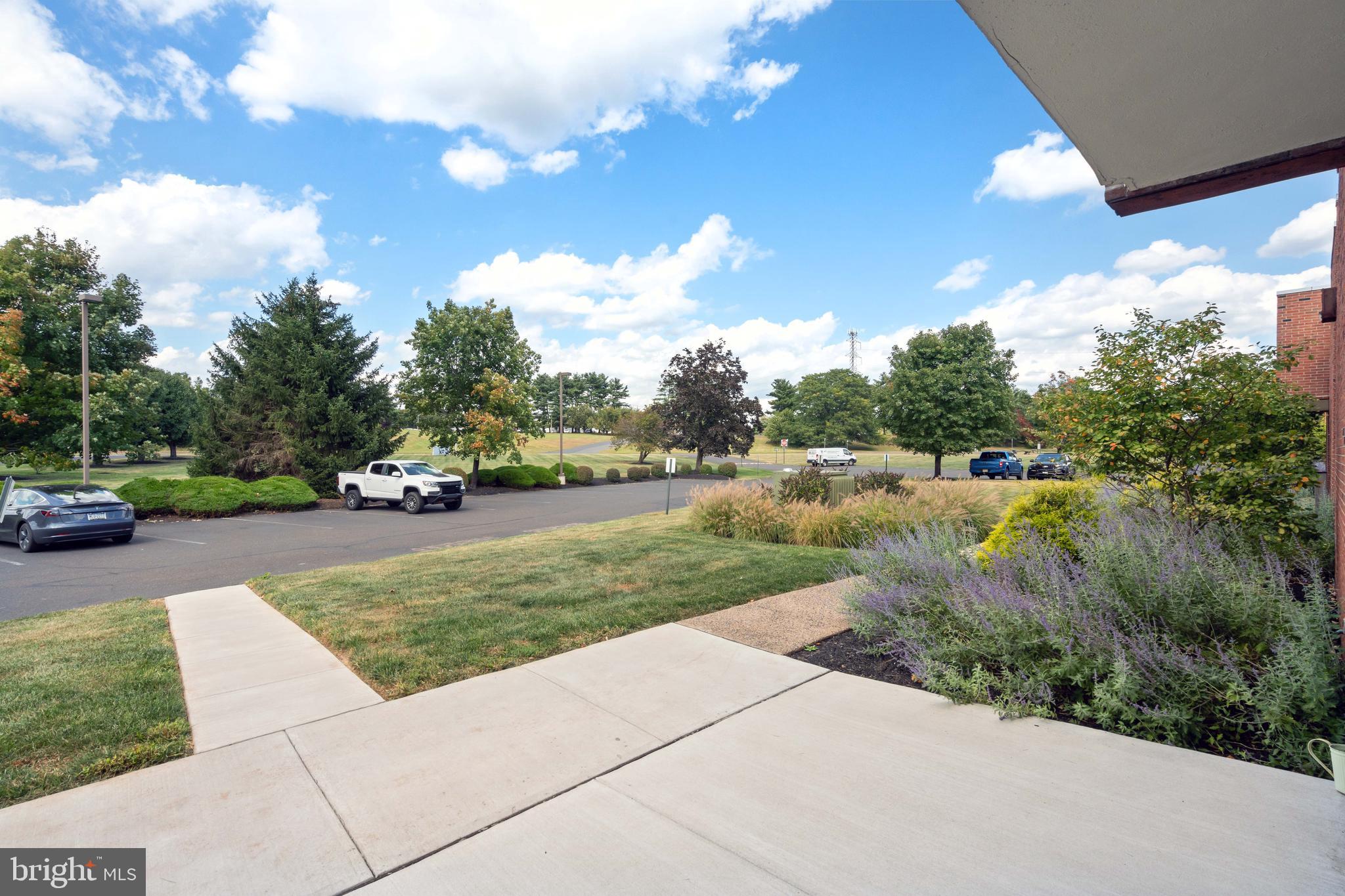 121 FRIENDS LANE 600